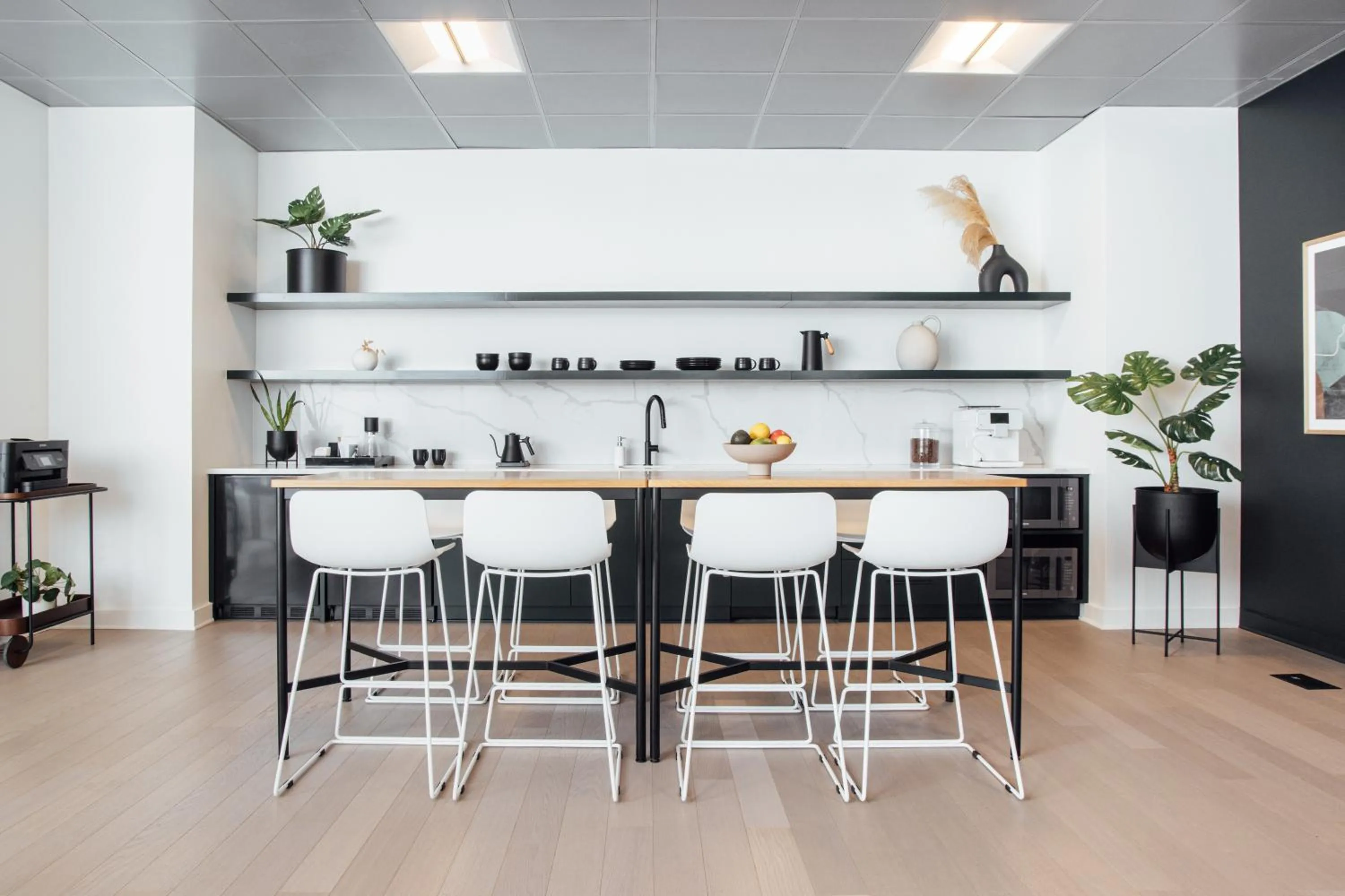 Communal kitchen in Mint House 70 Pine by Kasa