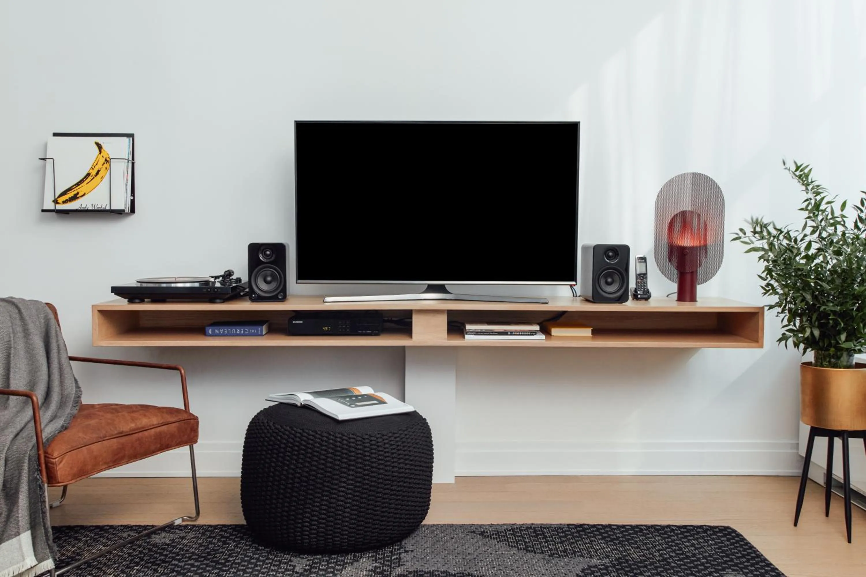 TV and multimedia in Mint House 70 Pine by Kasa