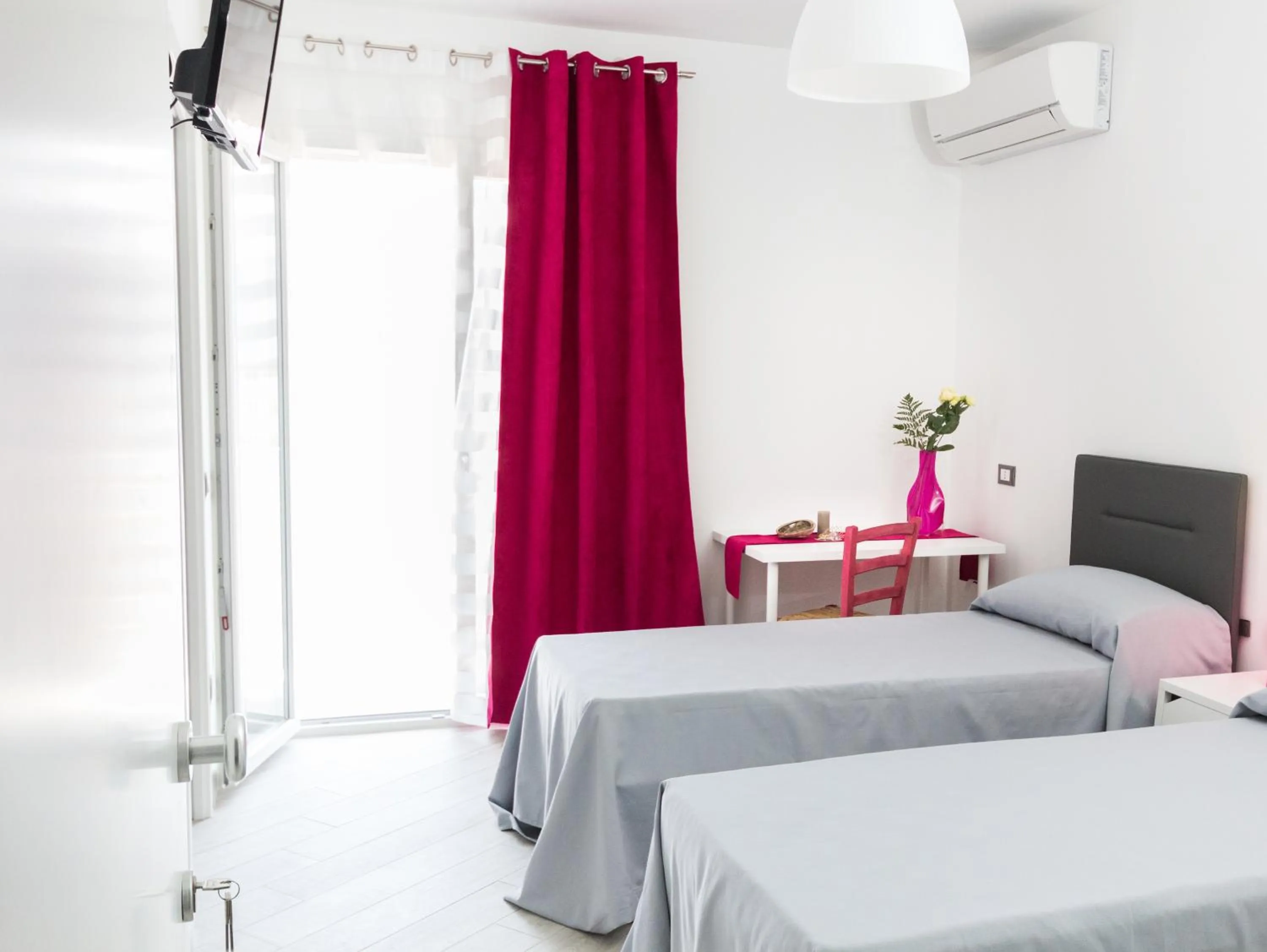 Photo of the whole room, Bed in Stanze del Mare