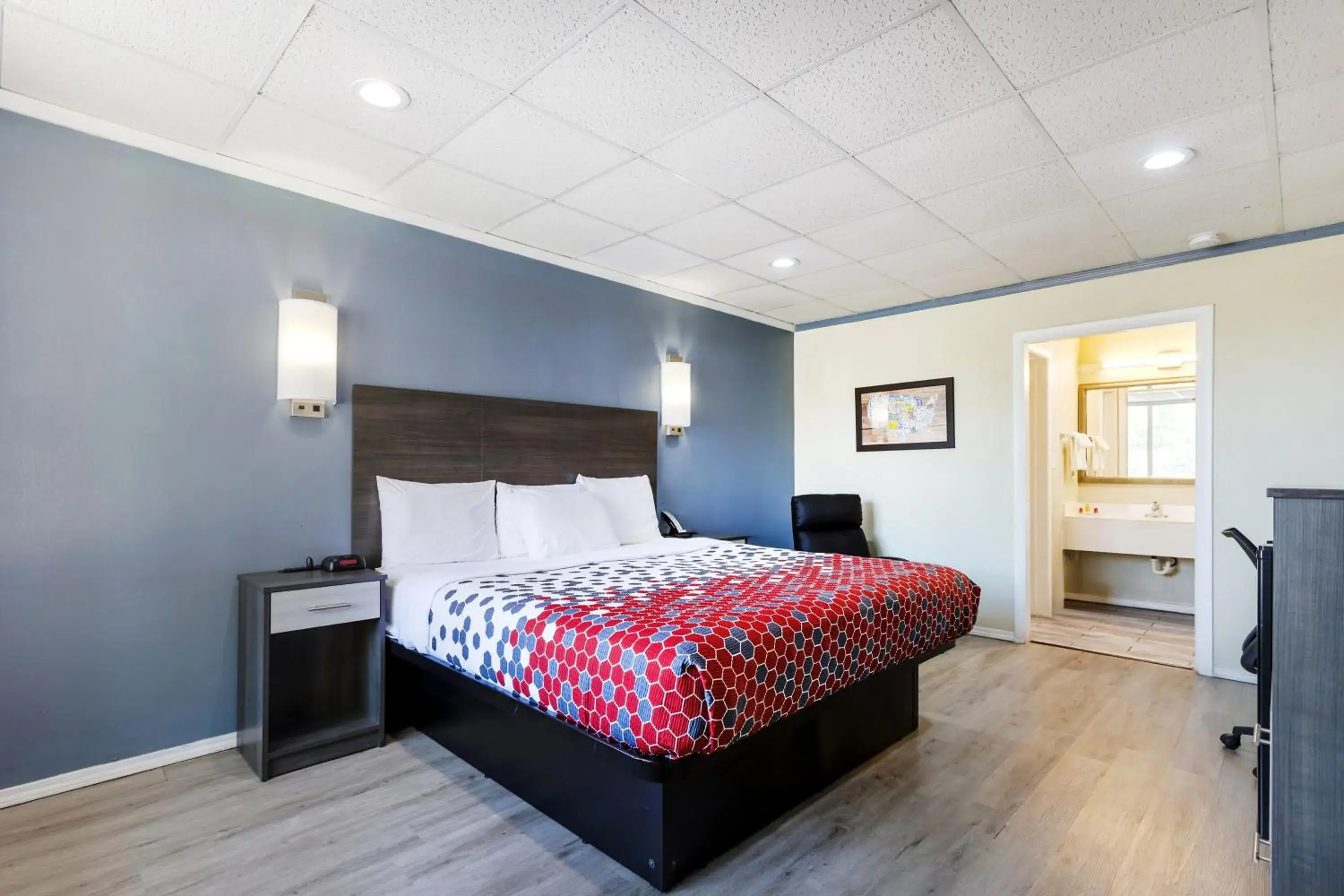 King Bed Non-Smoking in Edyn Hotel By Townhouse Wytheville US 52 King Bed Non-Smoking in Edyn Hotel By Townhouse Wytheville US 52