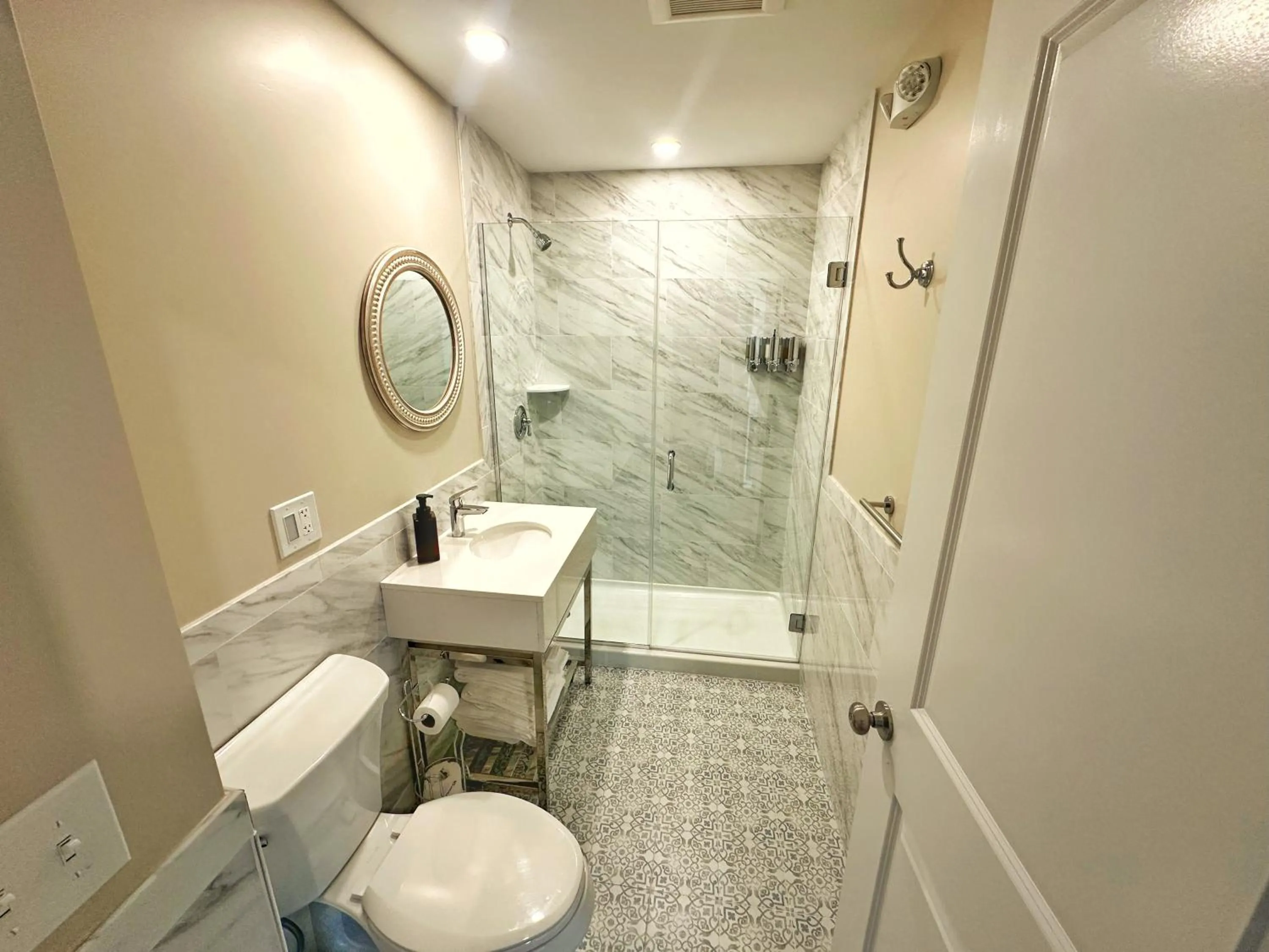 Shower in Winthrop Arms Hotel Restaurant Logan Airport