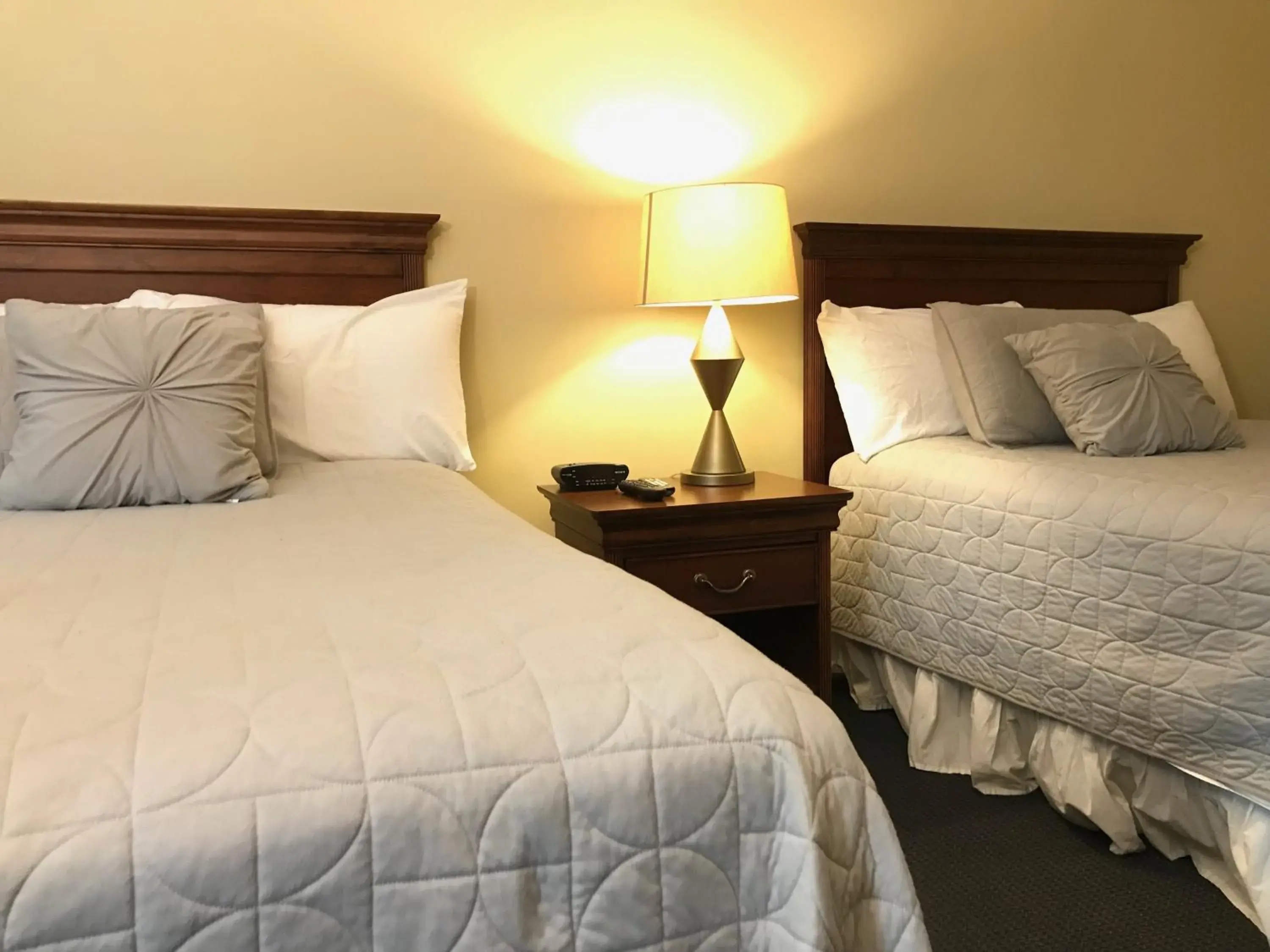 Double Room with Private Bathroom in Winthrop Arms Hotel Restaurant Logan Airport Double Room with Private Bathroom in Winthrop Arms Hotel Restaurant Logan Airport