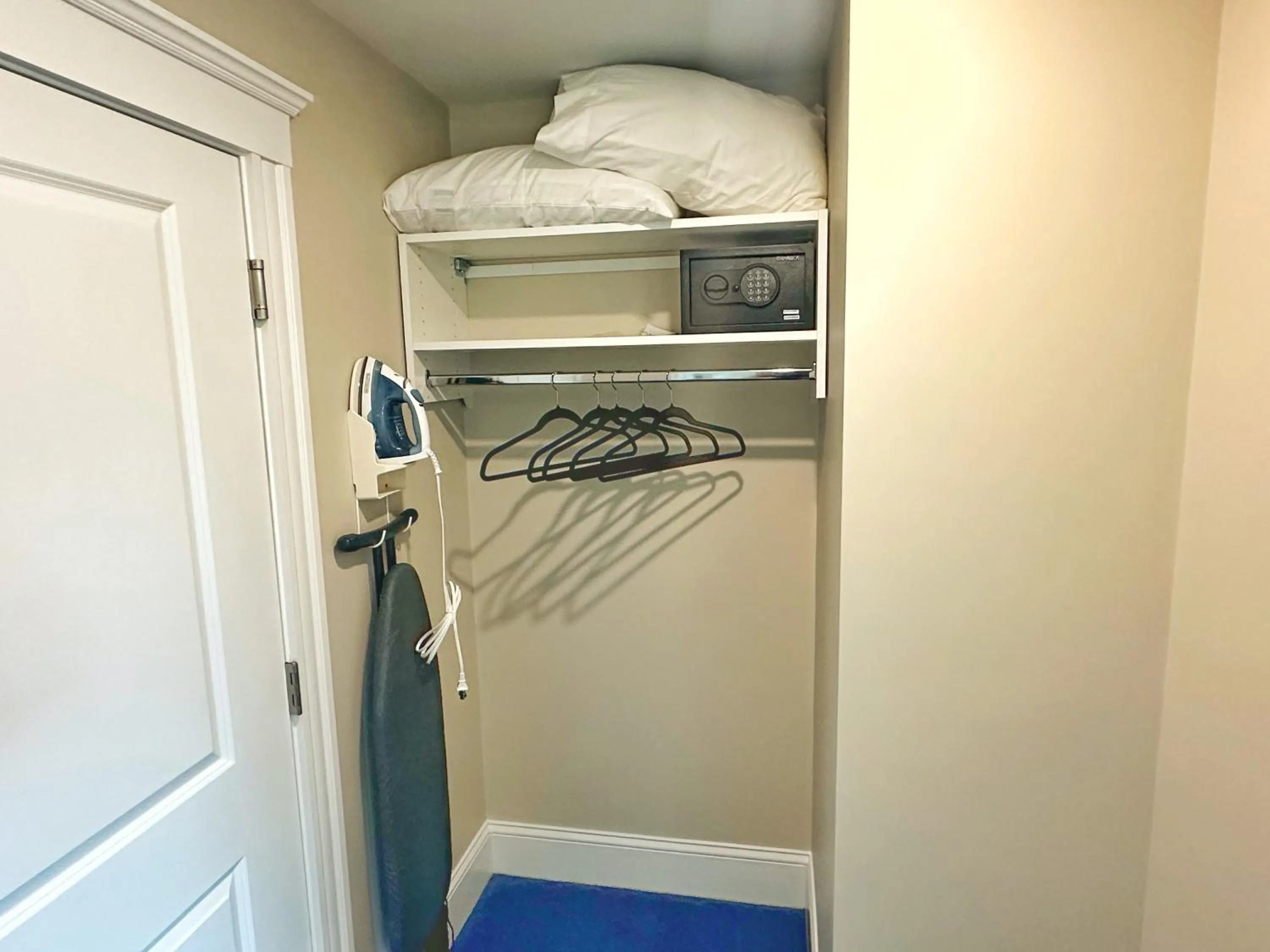 Winthrop Arms Hotel Restaurant Logan Airport