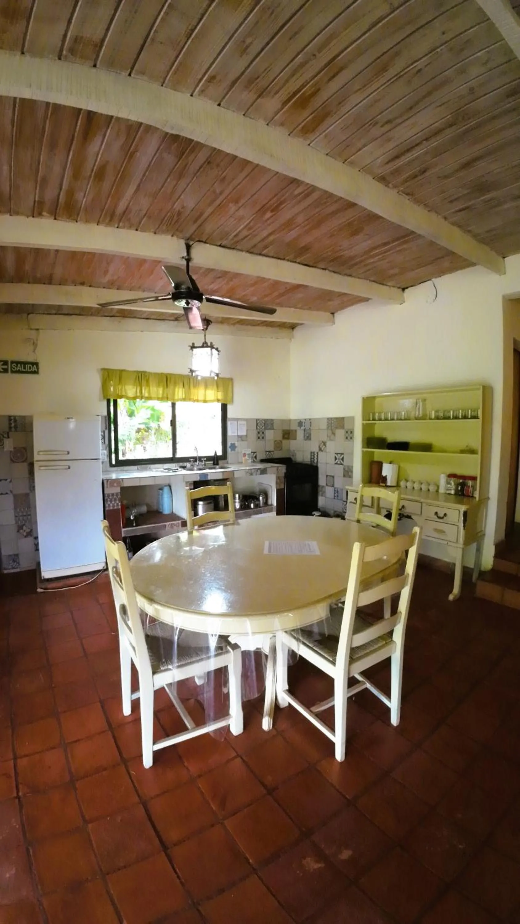 Kitchen or kitchenette in Granja La Lechuza Ecolodge