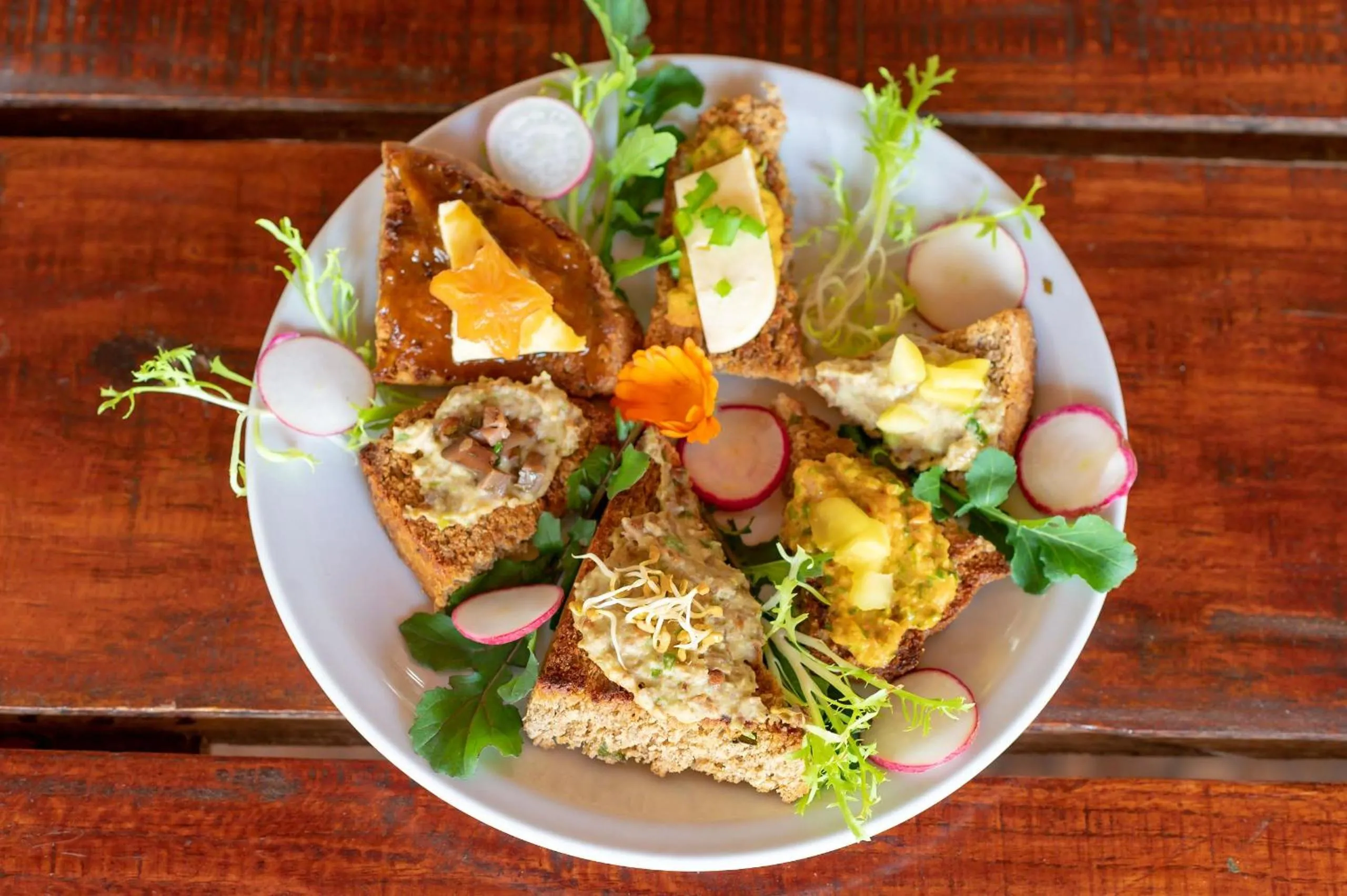 Food and drinks in Granja La Lechuza Ecolodge