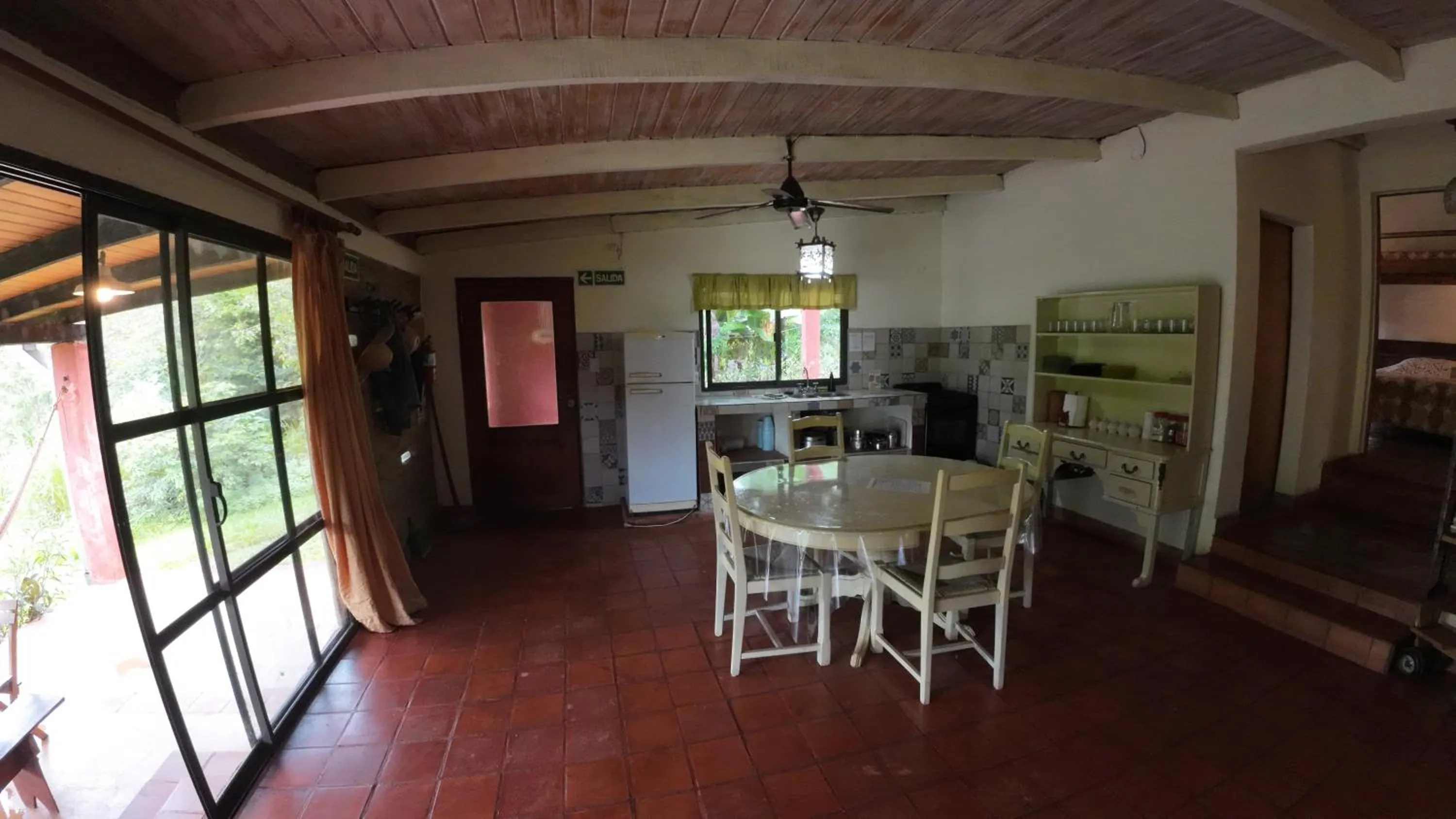 Kitchen or kitchenette in Granja La Lechuza Ecolodge