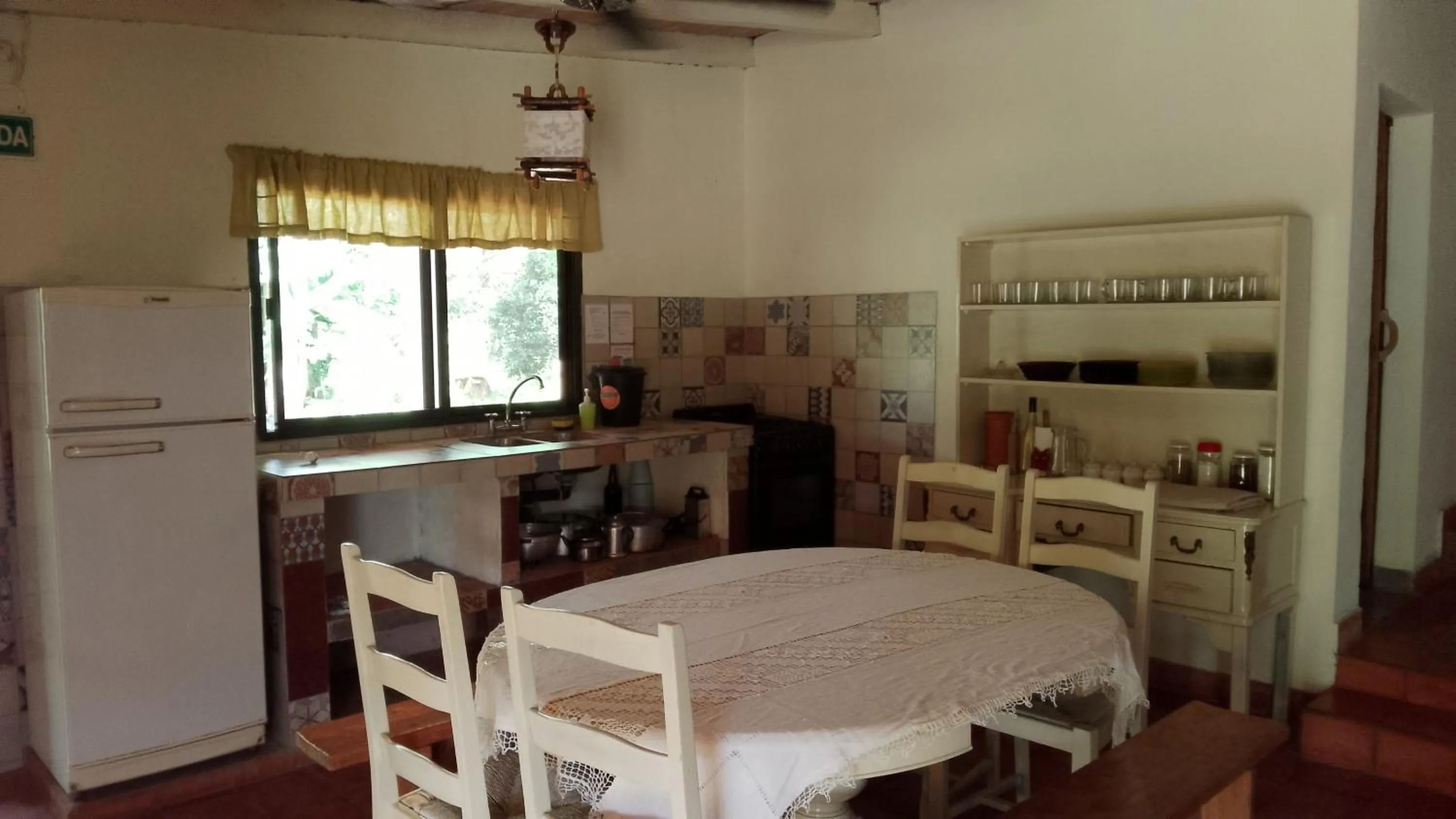 Kitchen or kitchenette in Granja La Lechuza Ecolodge