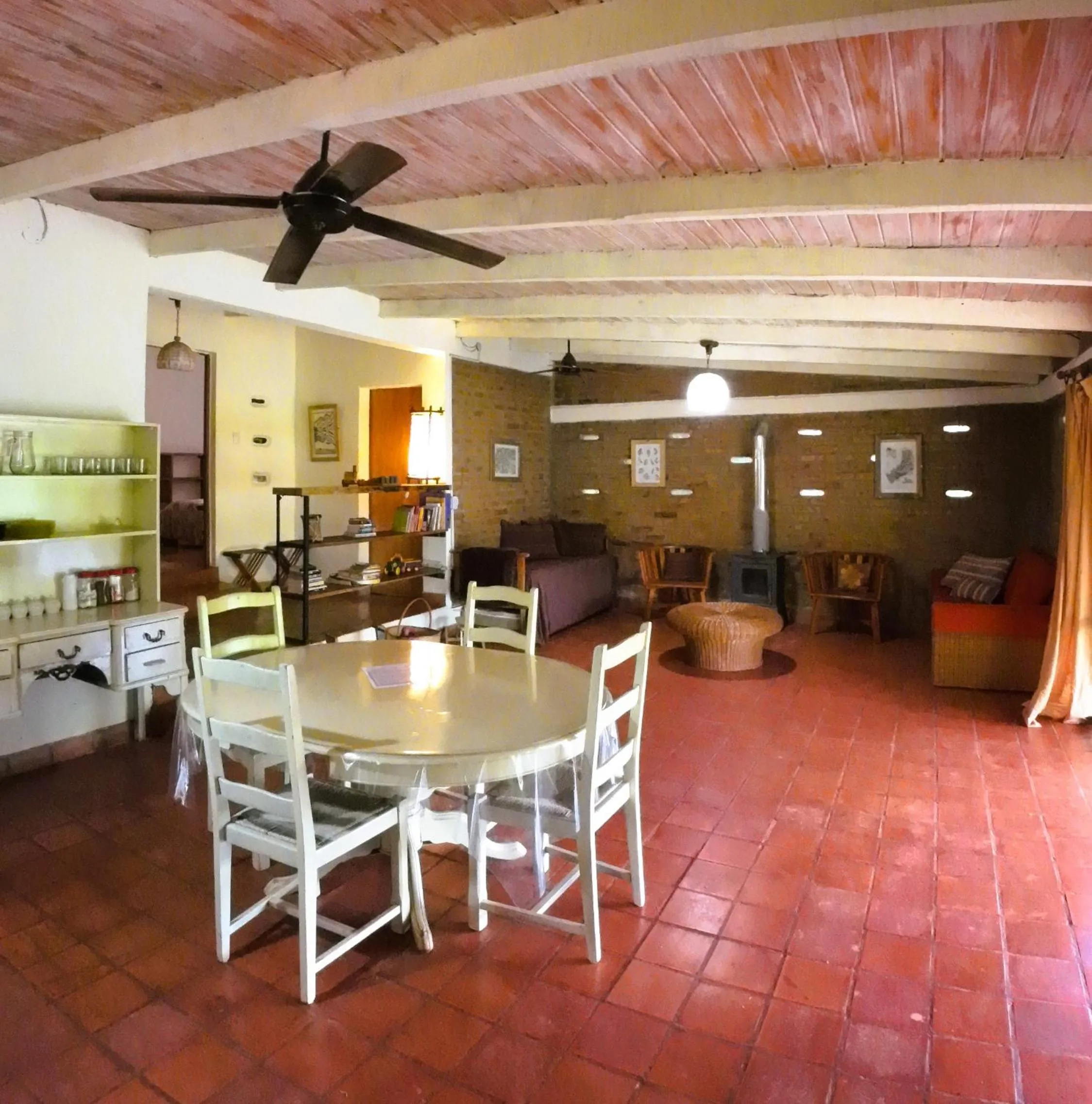 Living room in Granja La Lechuza Ecolodge