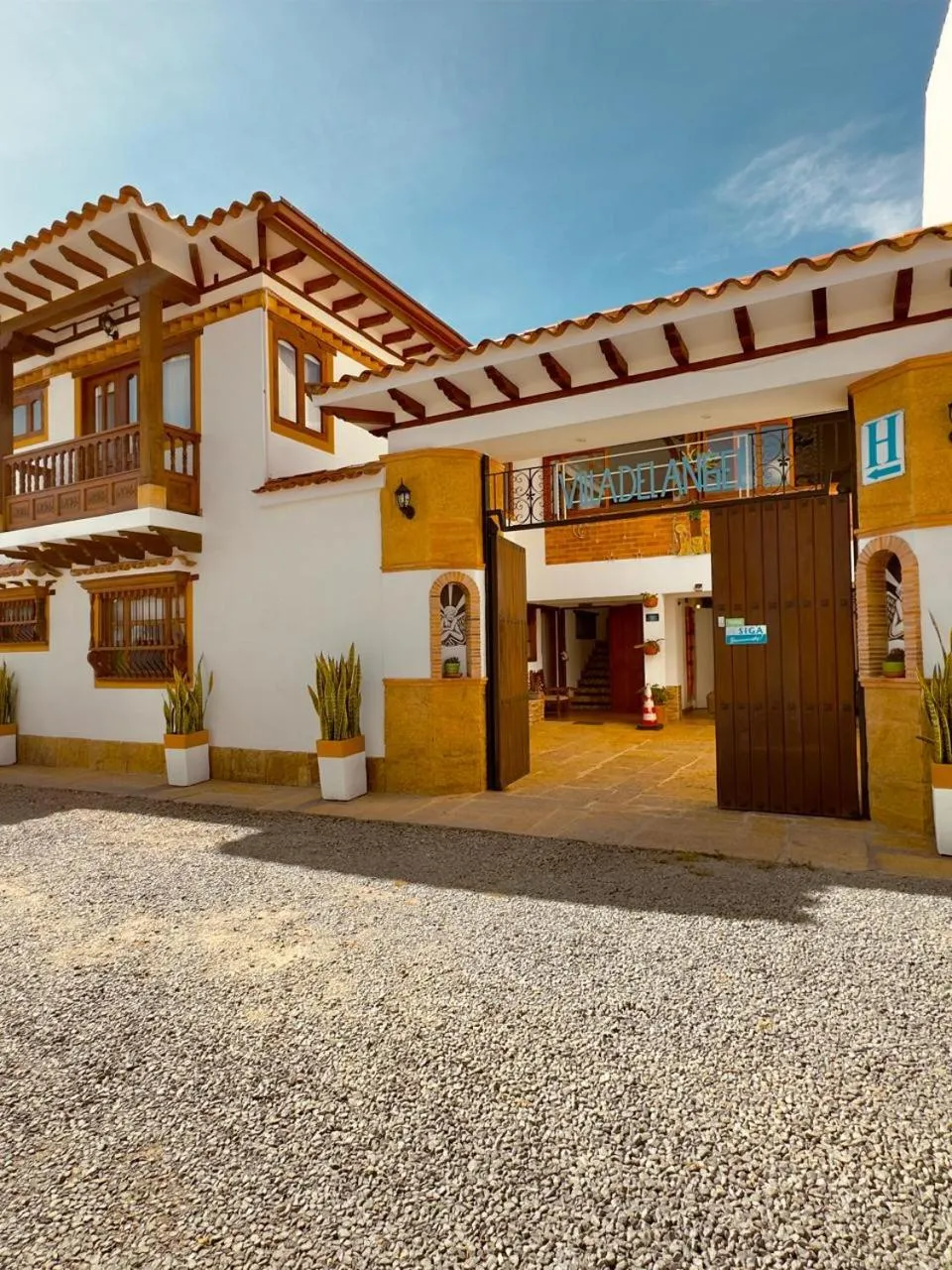 Facade/entrance in Hotel Villa del Angel