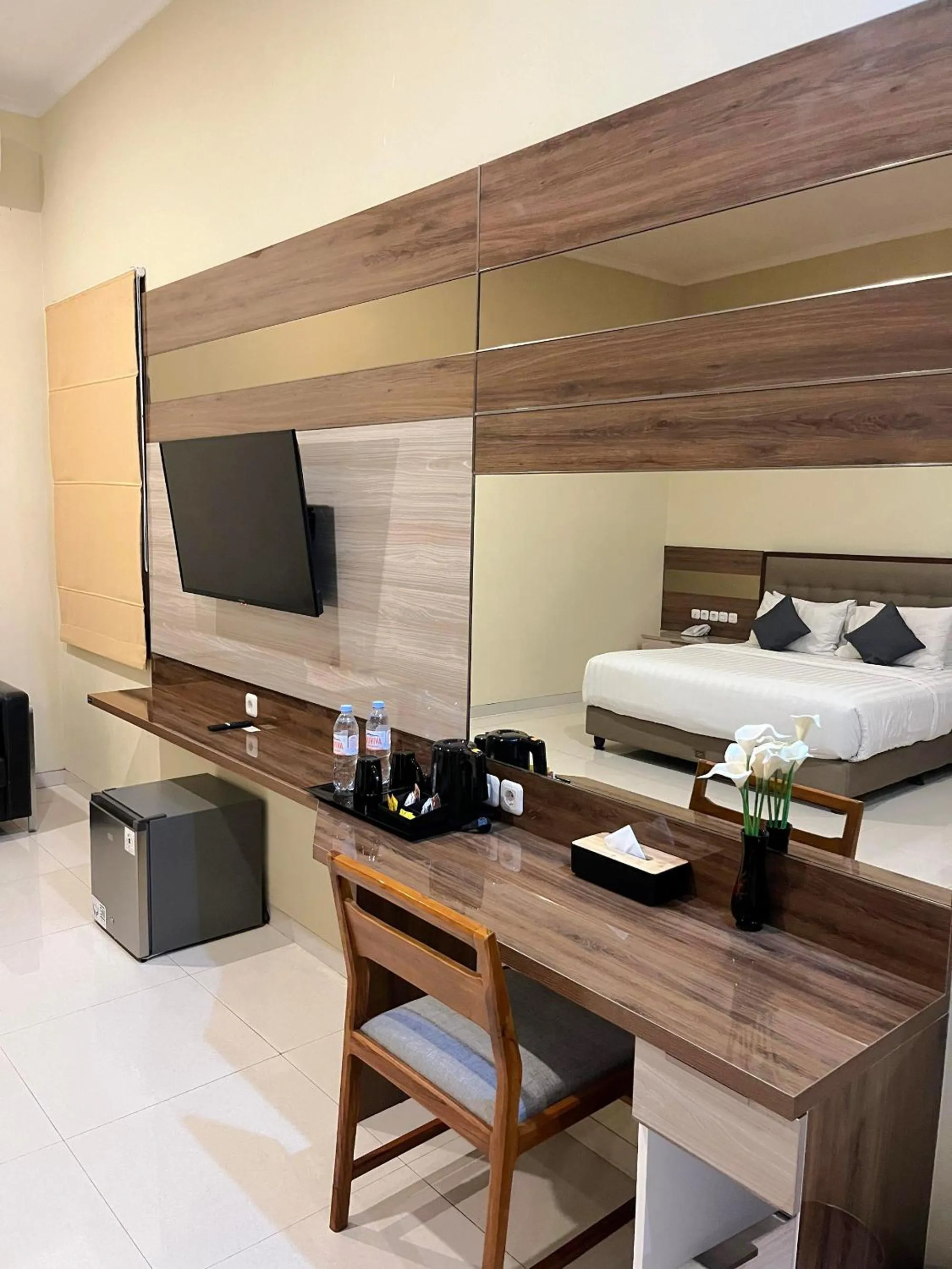 Photo of the whole room, Bed in Alloro Boutique Hotel Pacitan