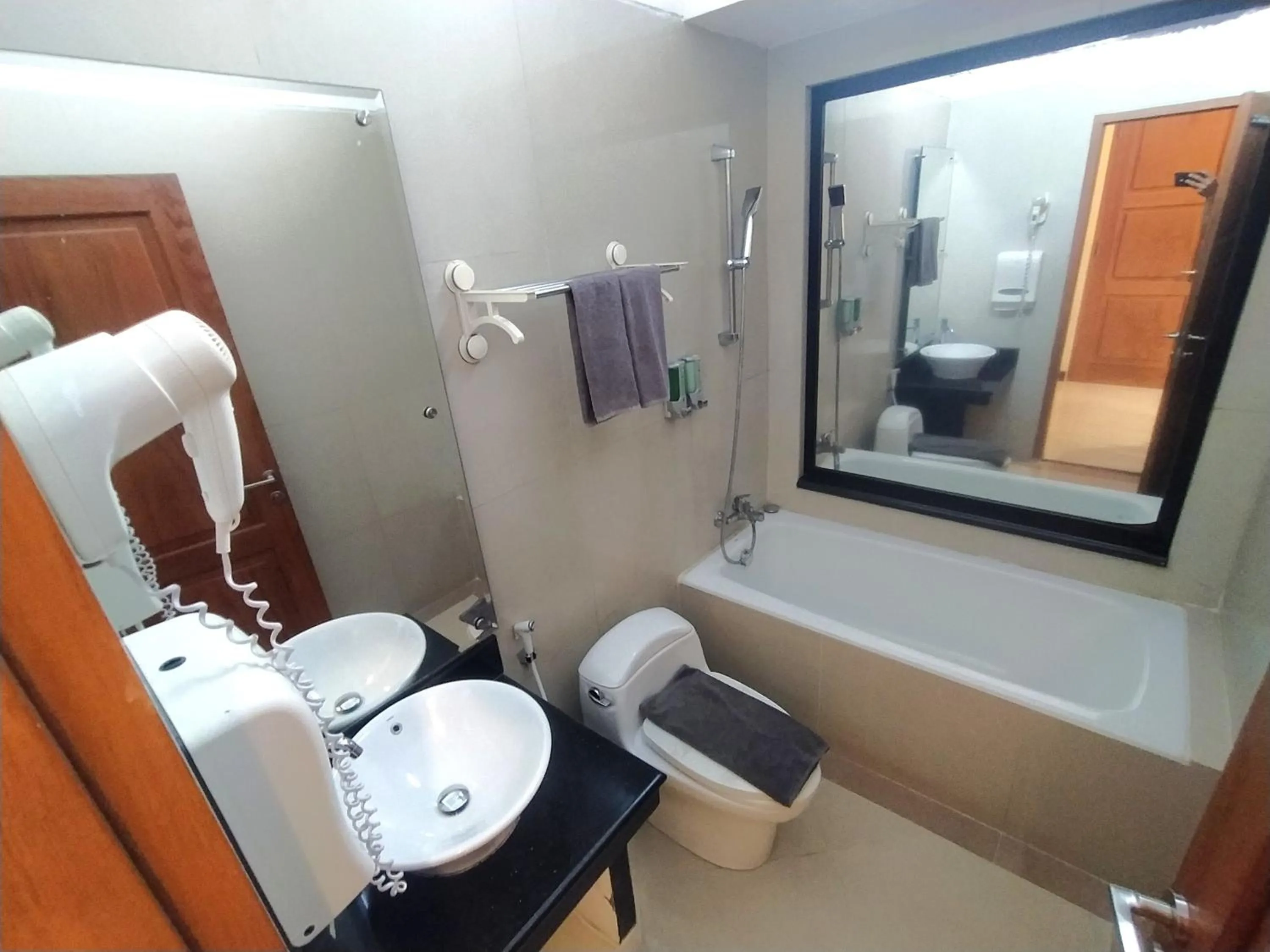 Shower in Alloro Boutique Hotel Pacitan