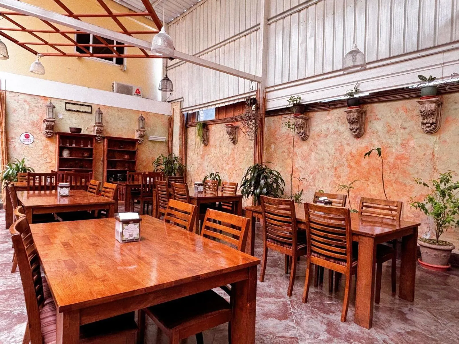 Restaurant/places to eat in Antigua Inn Hotel