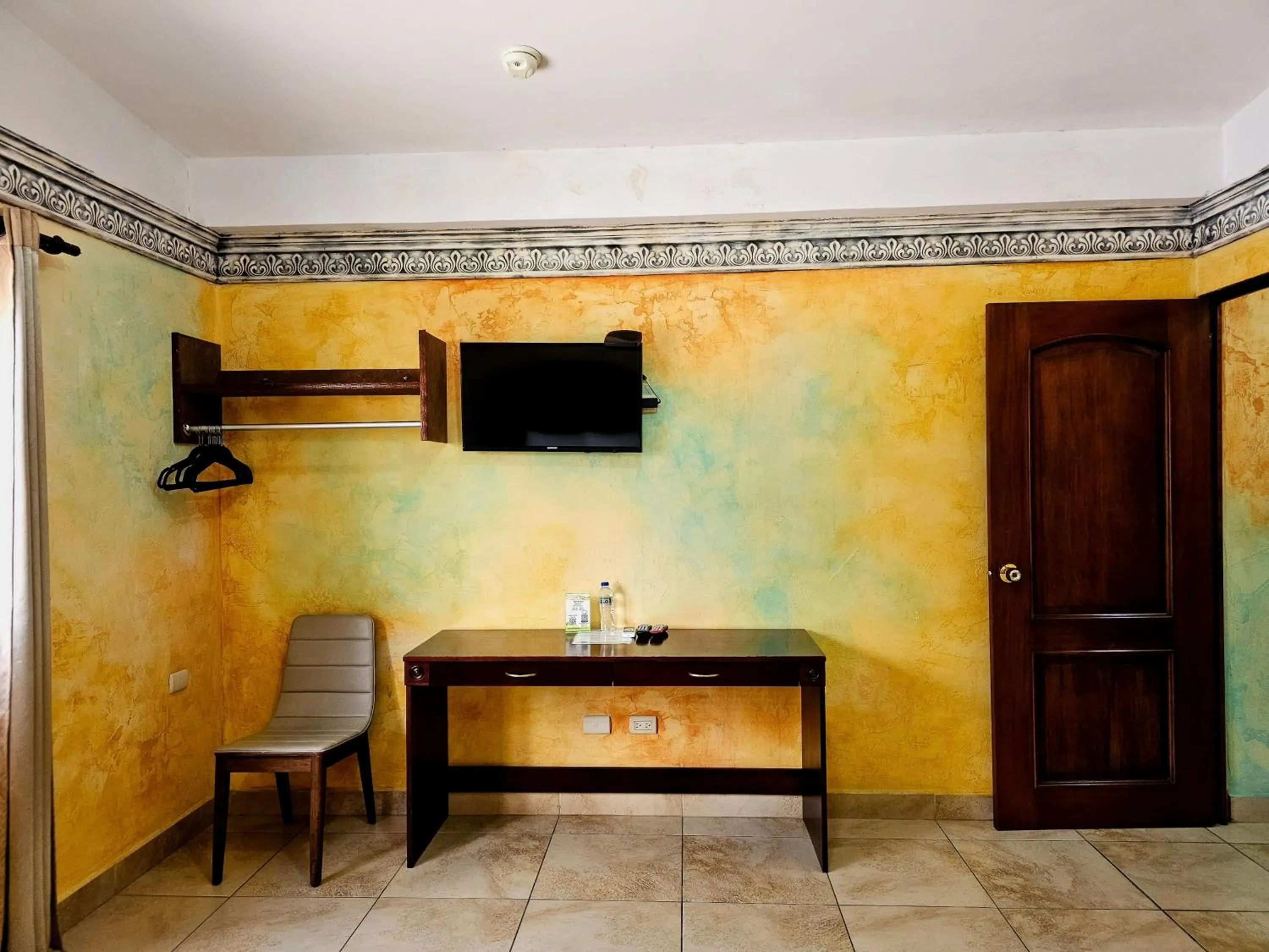 Photo of the whole room in Antigua Inn Hotel