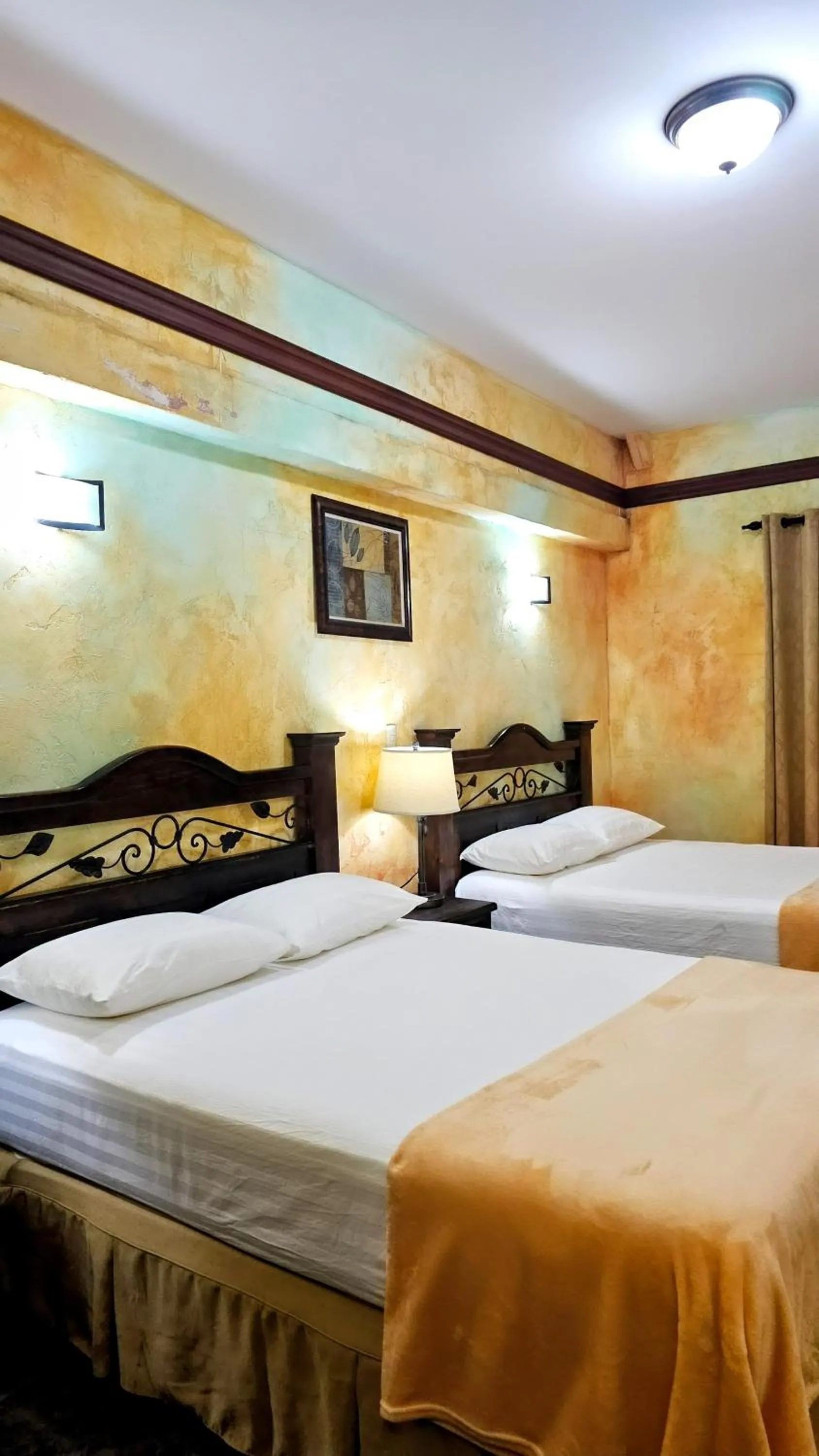 Bed in Antigua Inn Hotel