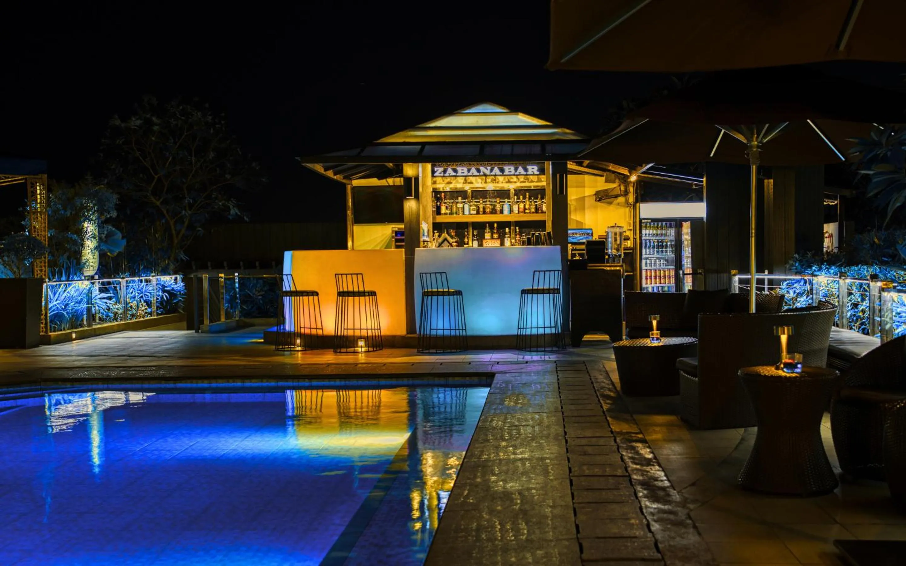 Lounge or bar in Belmont Hotel Manila near NAIA Terminal 3 MNL