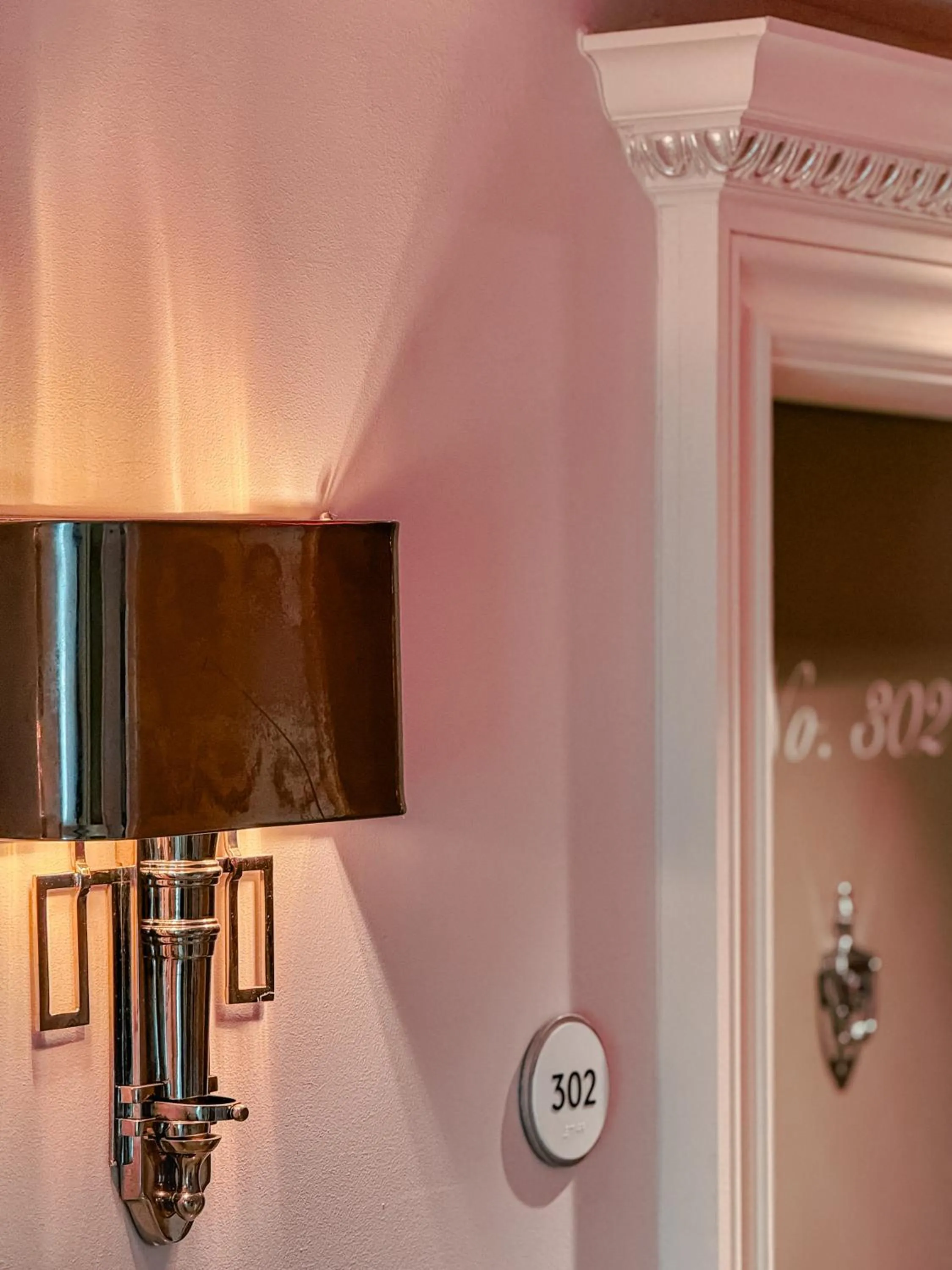 Decorative detail in Henrosa Hotel