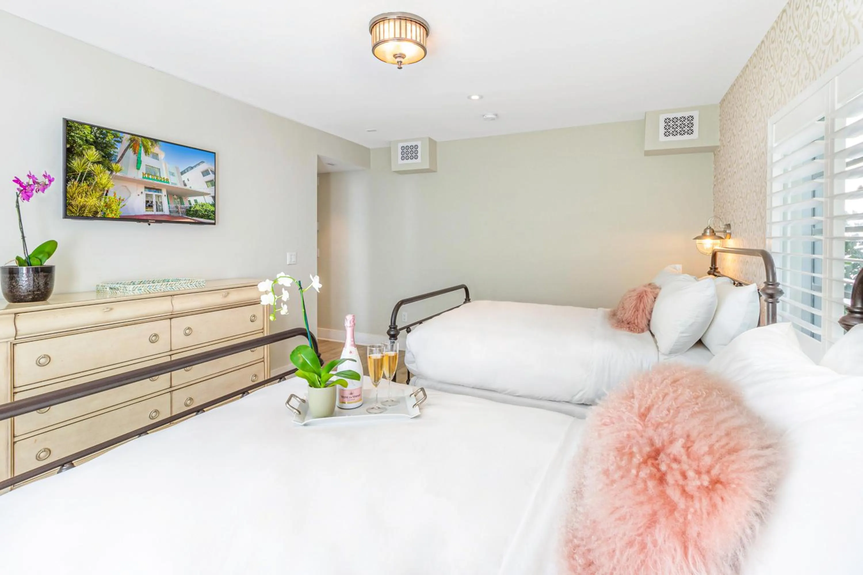 Bed in Henrosa Hotel