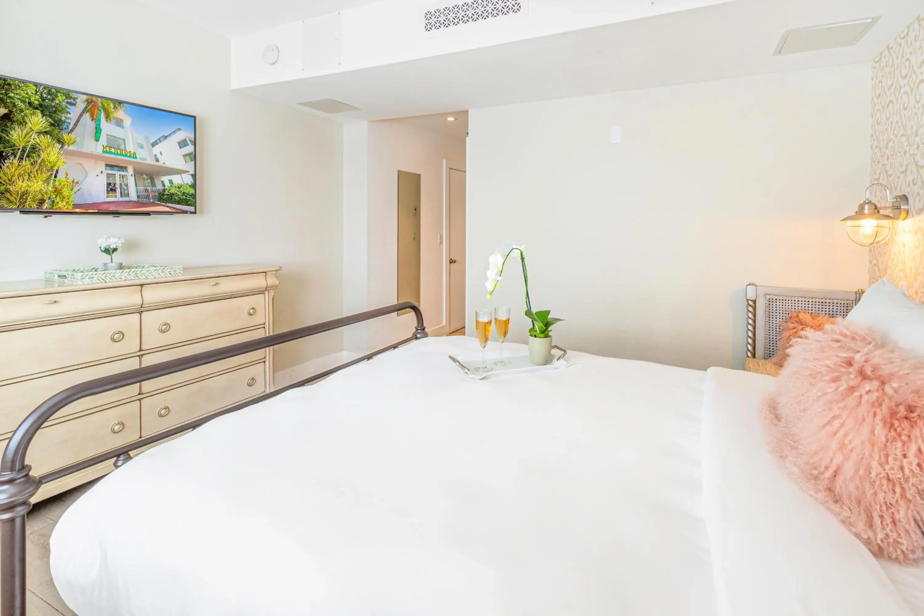 Bed in Henrosa Hotel Bed in Henrosa Hotel