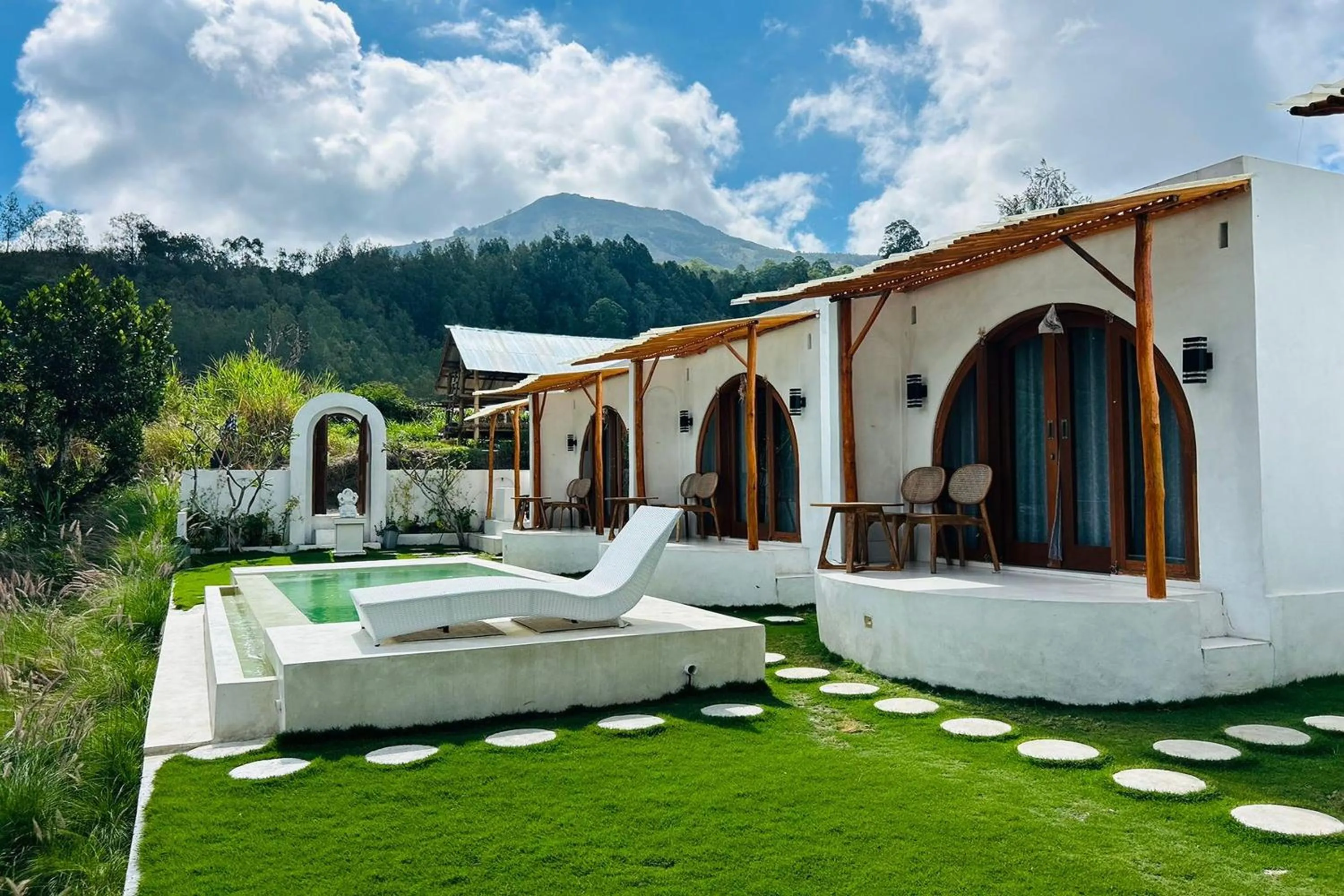 Swimming pool in Felysia Villa III