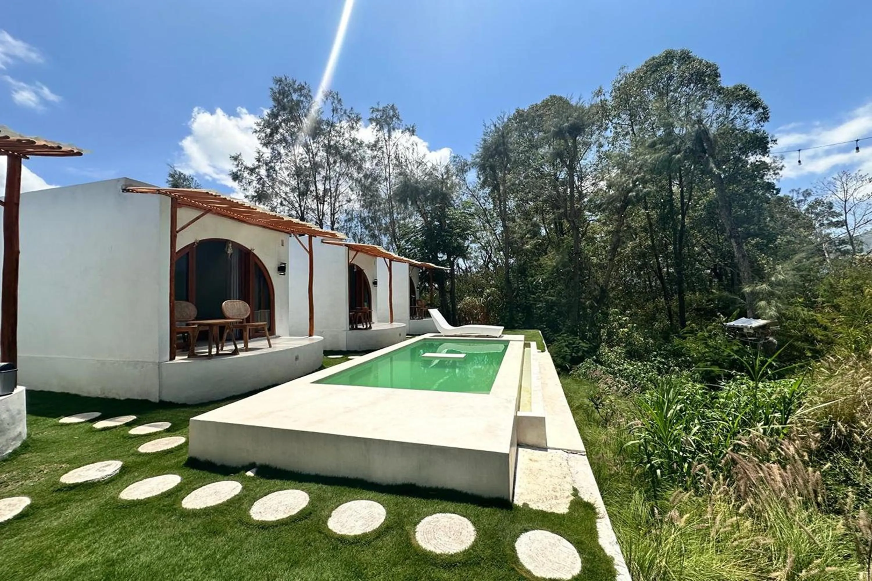 Swimming pool in Felysia Villa III