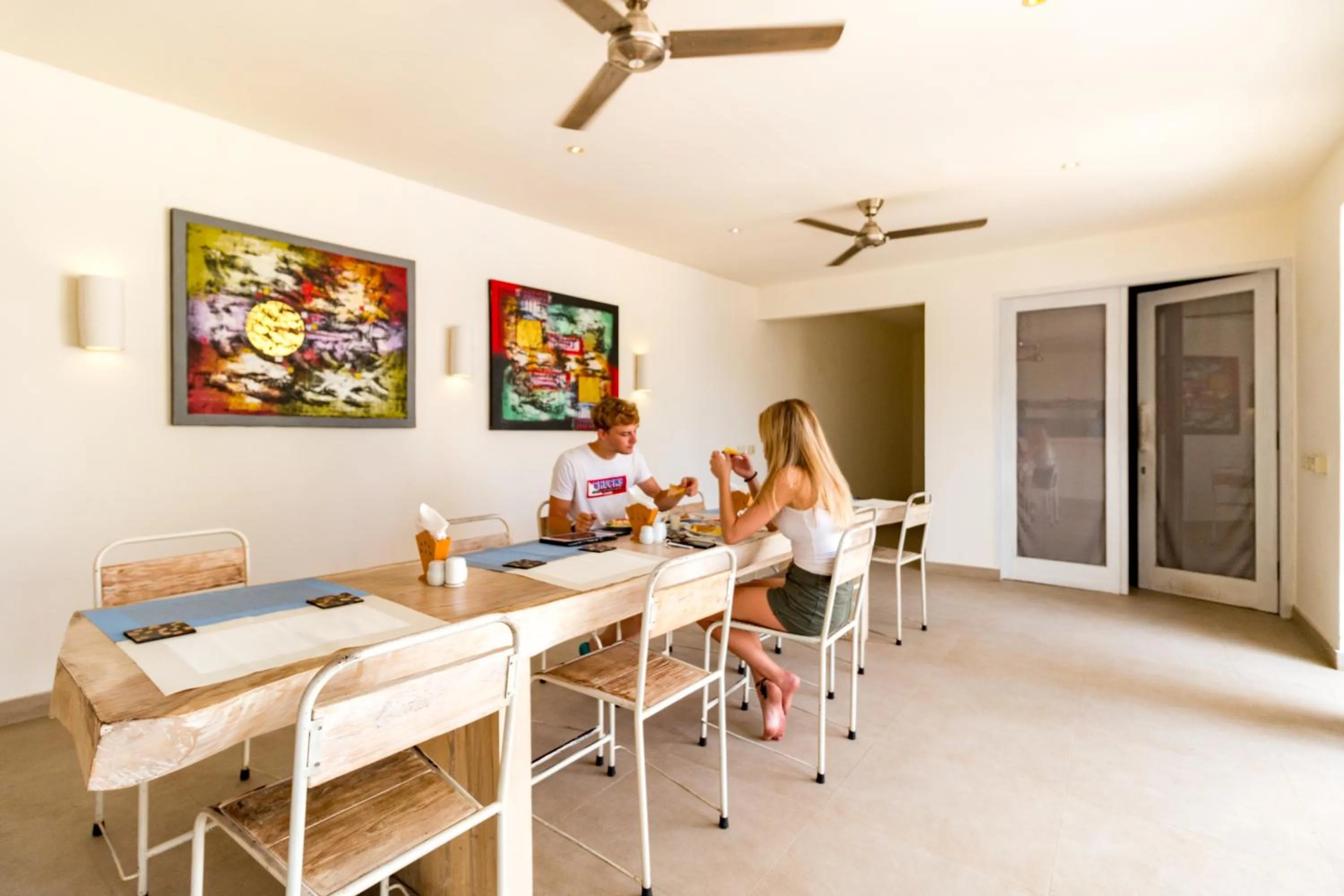 Restaurant/places to eat in Tamoa Boutique Hotel