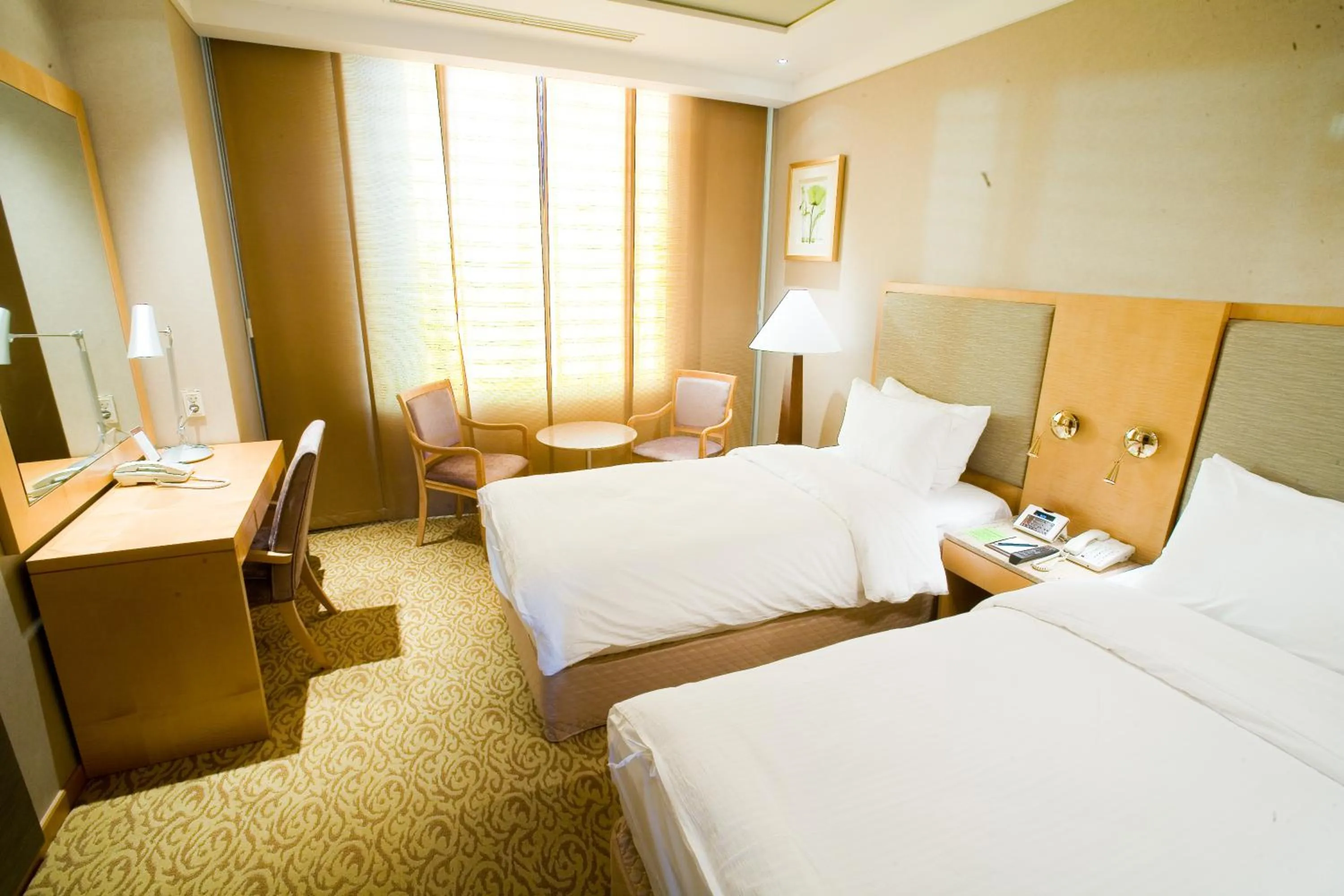 Photo of the whole room, Bed in Daegu Grand Hotel