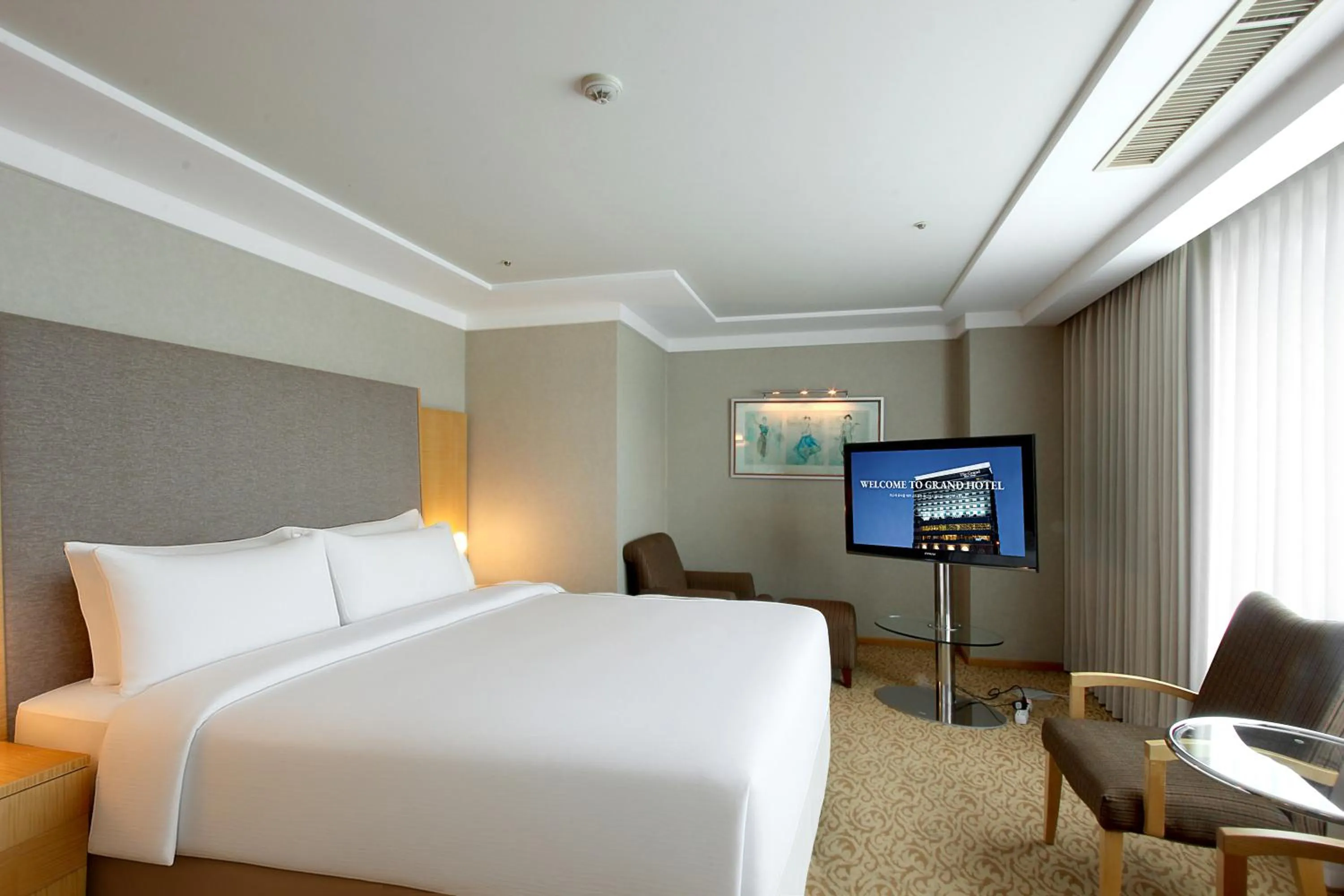 Bed in Daegu Grand Hotel