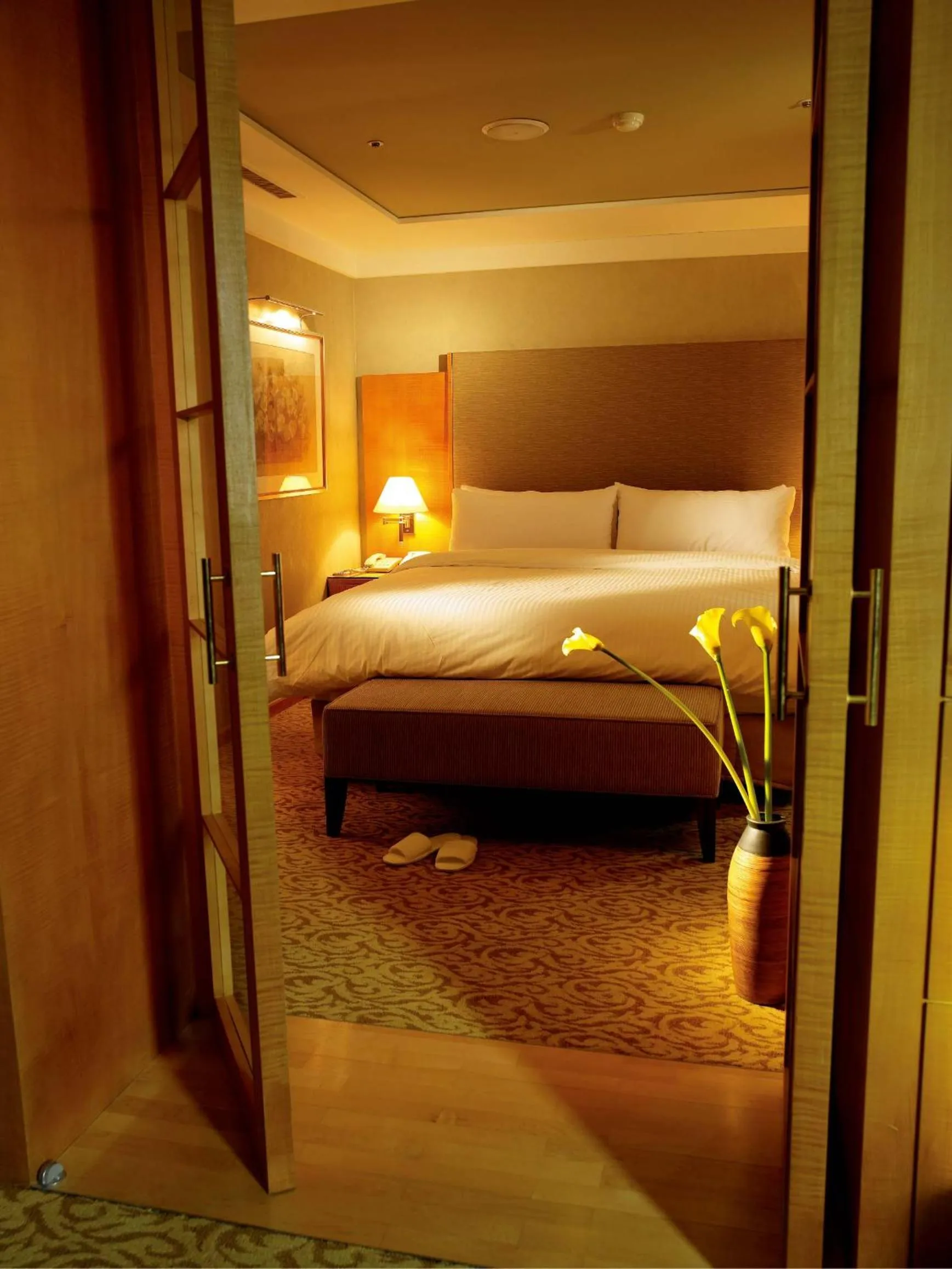 Bedroom, Bed in Daegu Grand Hotel