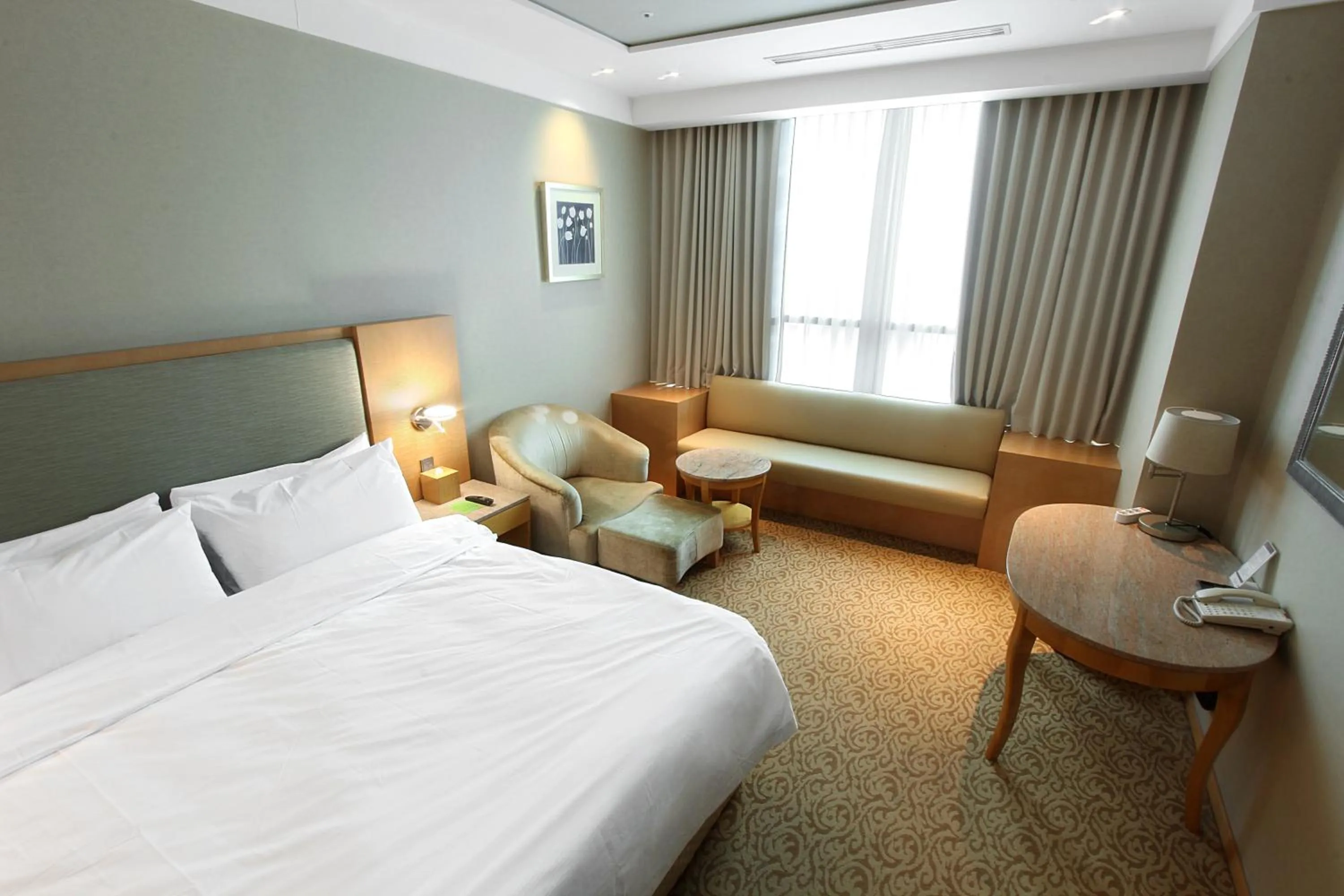 Bed in Daegu Grand Hotel