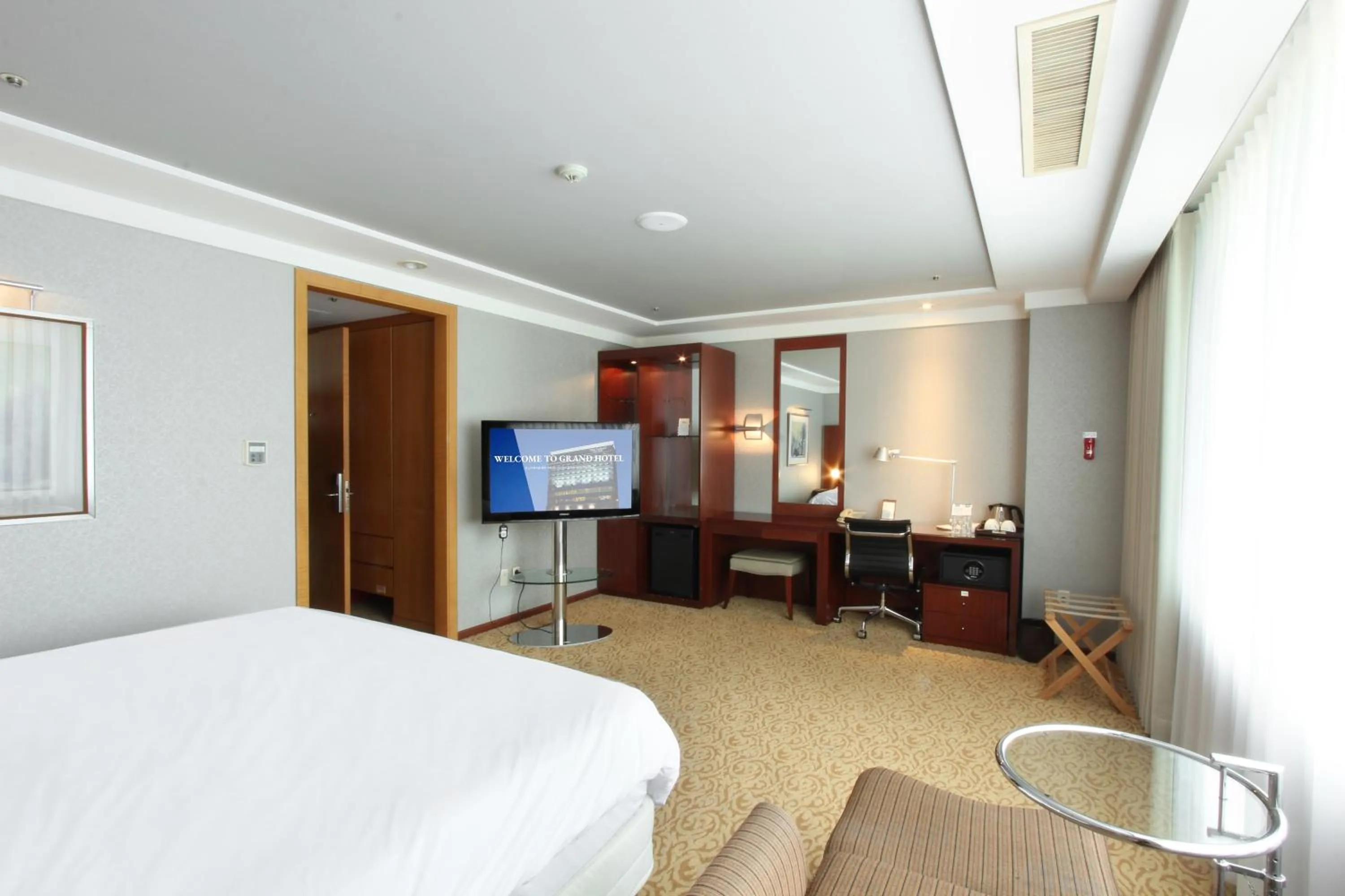 Bed in Daegu Grand Hotel