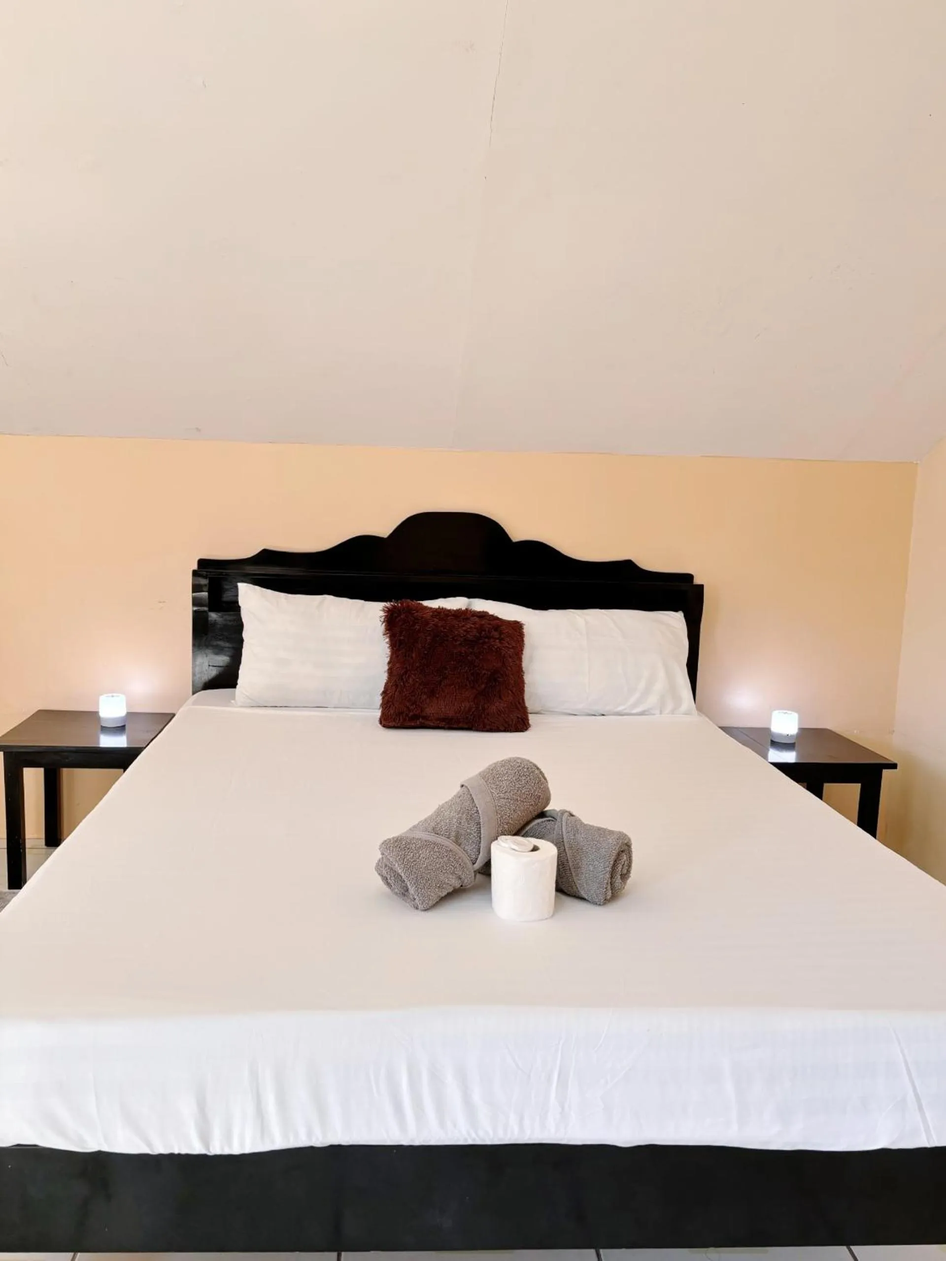 Bed in Hotel Sisters Inn