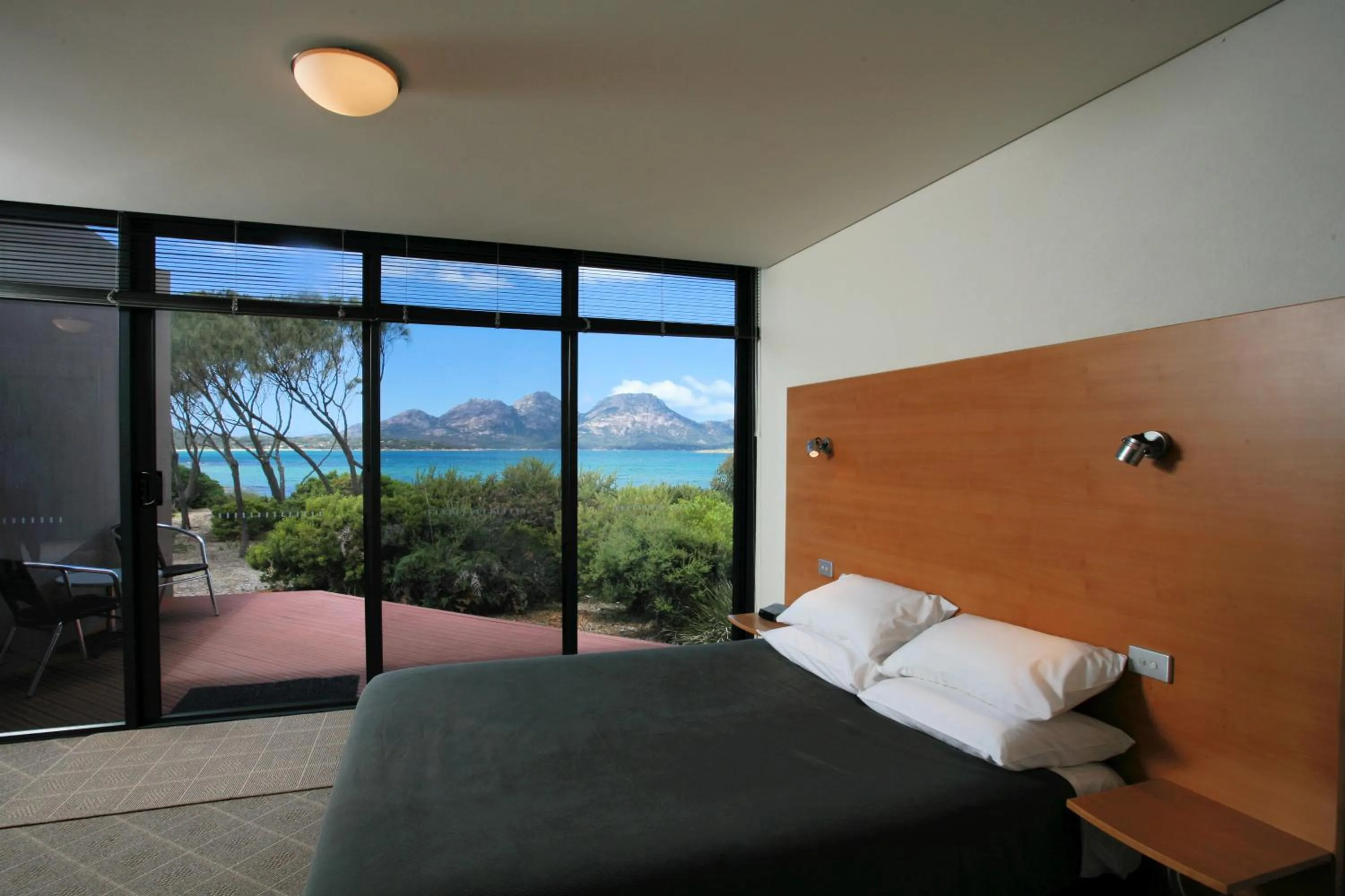 Bedroom, Bed in Edge of the Bay
