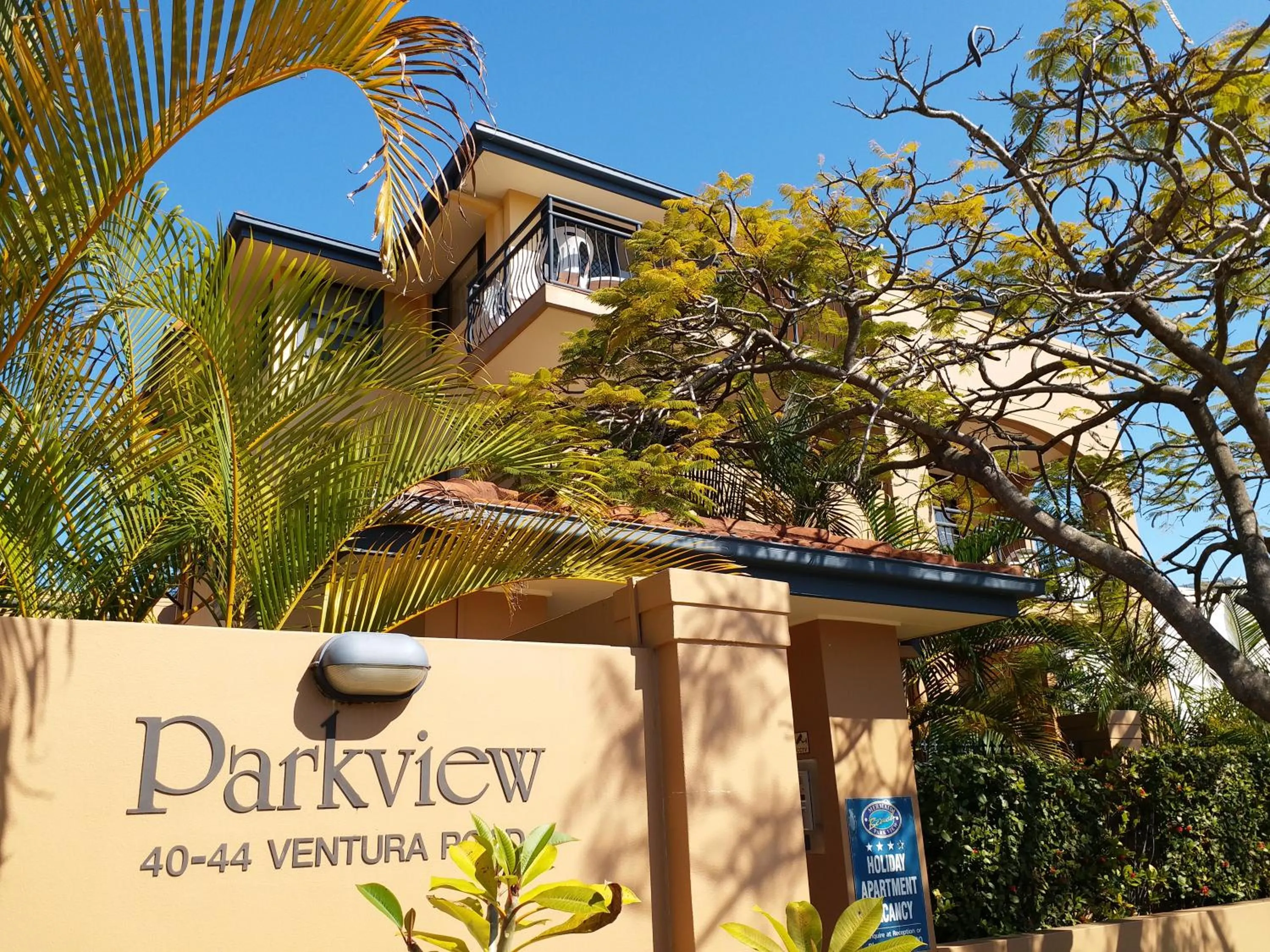 Street view in Mermaid Beach Park View