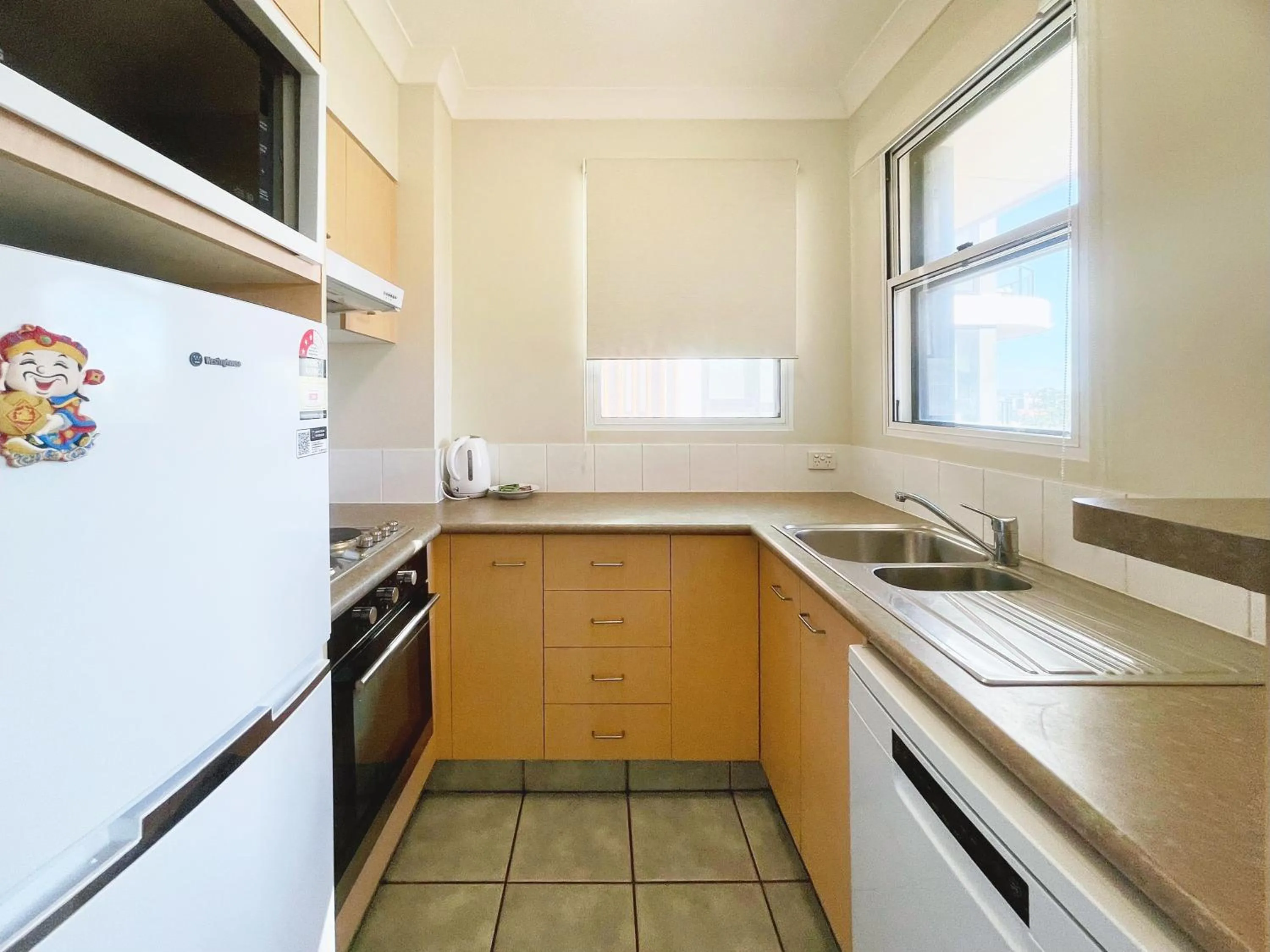 Kitchen or kitchenette in Mermaid Beach Park View