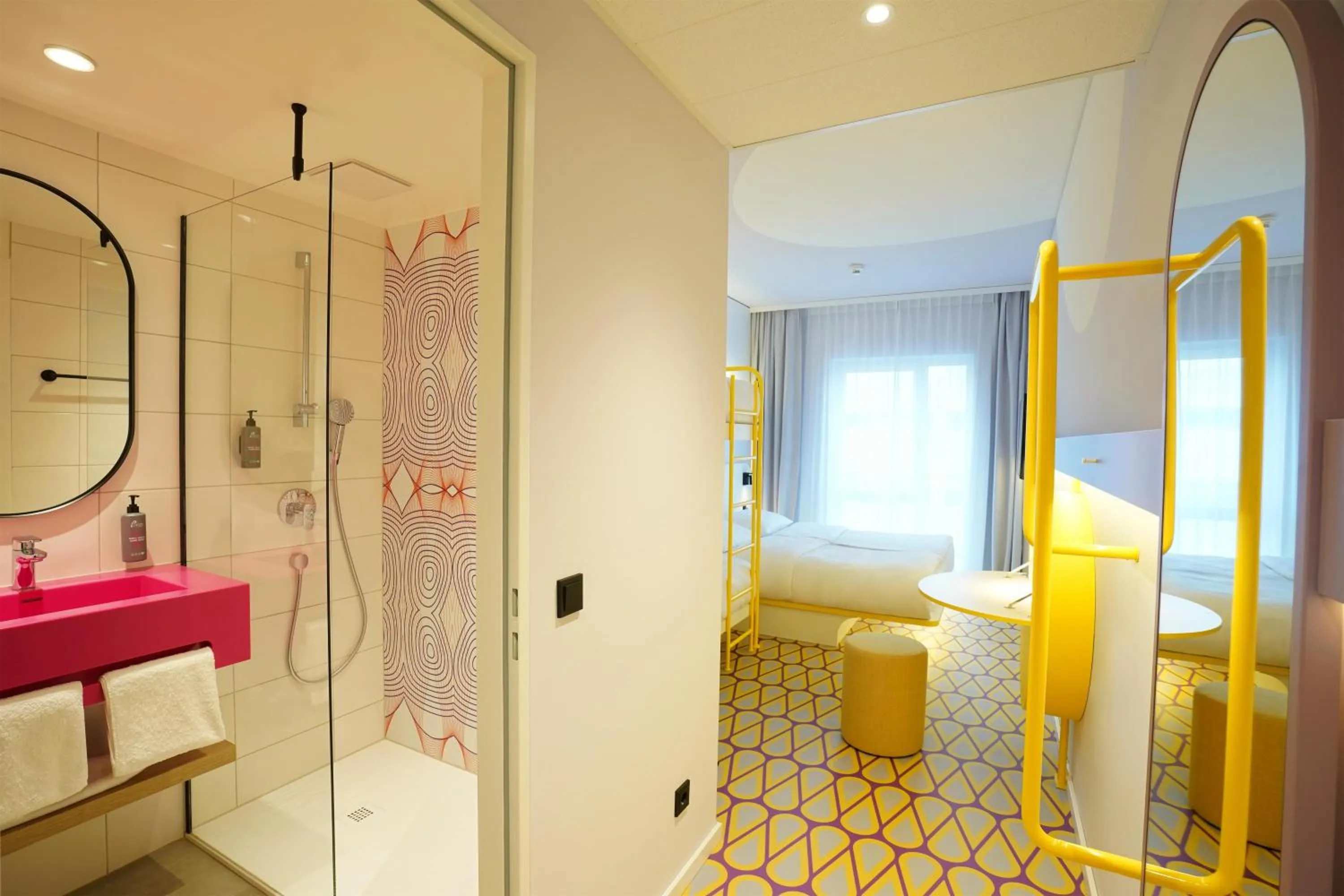 Bathroom, Bed in Prize by Radisson, Osnabruck