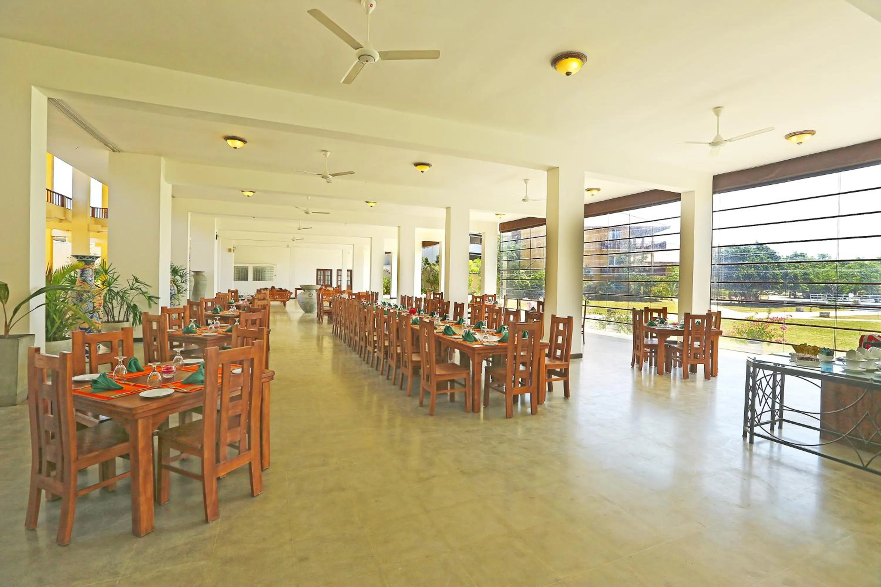 Restaurant/places to eat in Passi Villa