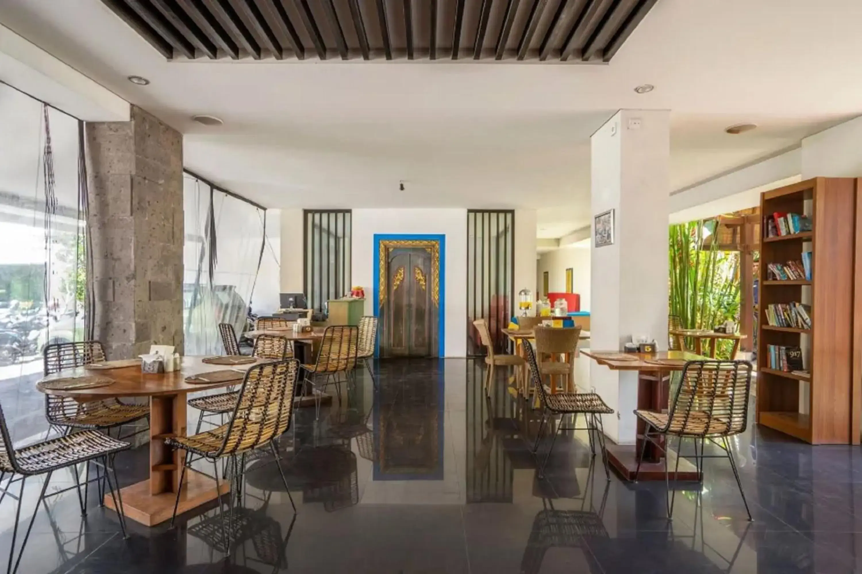 Restaurant/places to eat in Abian Harmony Hotel Restaurant/places to eat in Abian Harmony Hotel