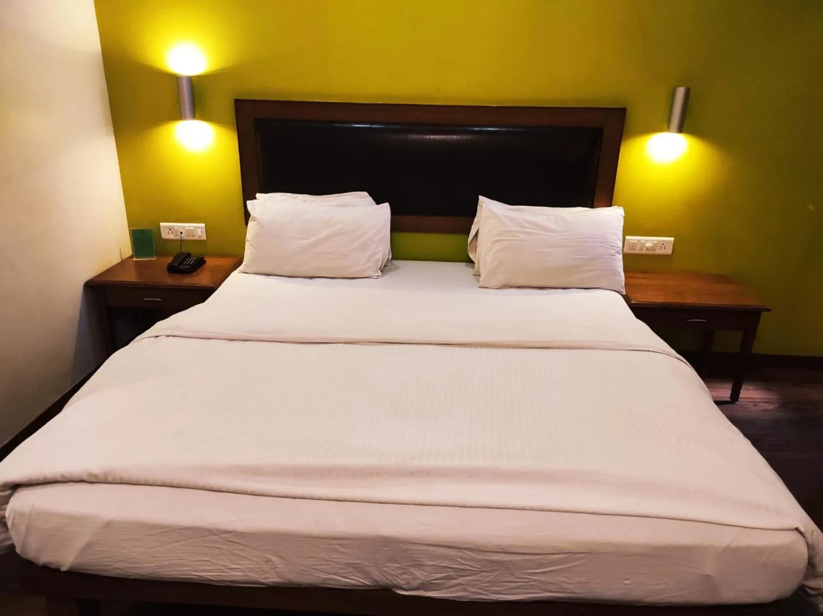 Photo of the whole room, Bed in Krishna Inn - Royal Hotels