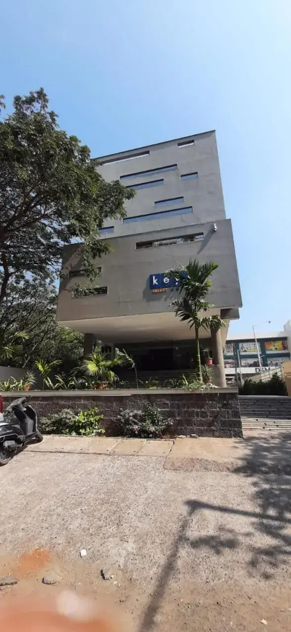 Property building in Krishna Inn - Royal Hotels Property building in Krishna Inn - Royal Hotels