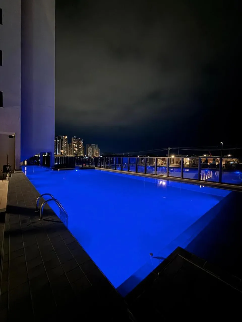 Swimming pool in Novotel Uberlândia