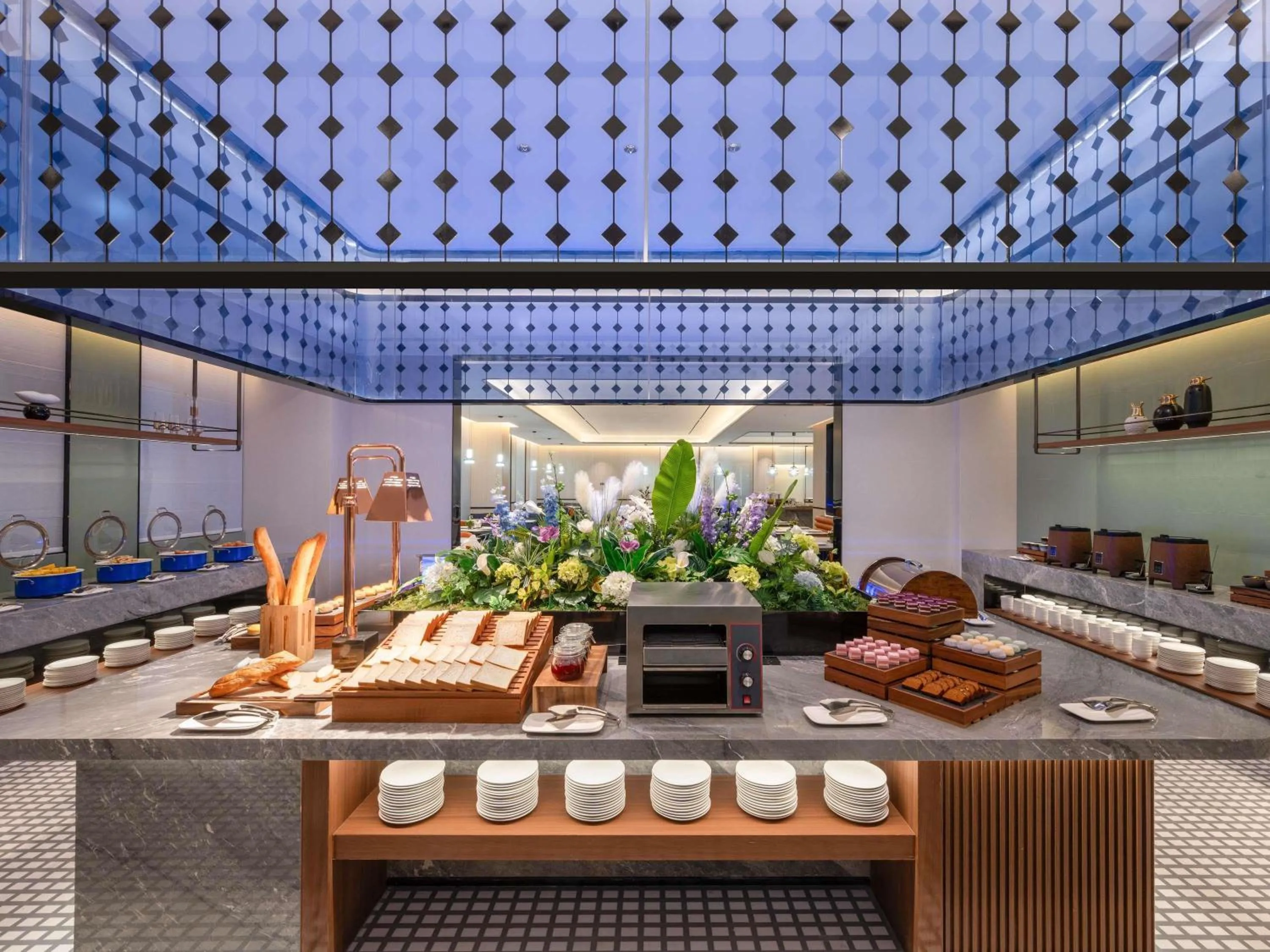 Restaurant/places to eat in Novotel Hangzhou Xintiandi