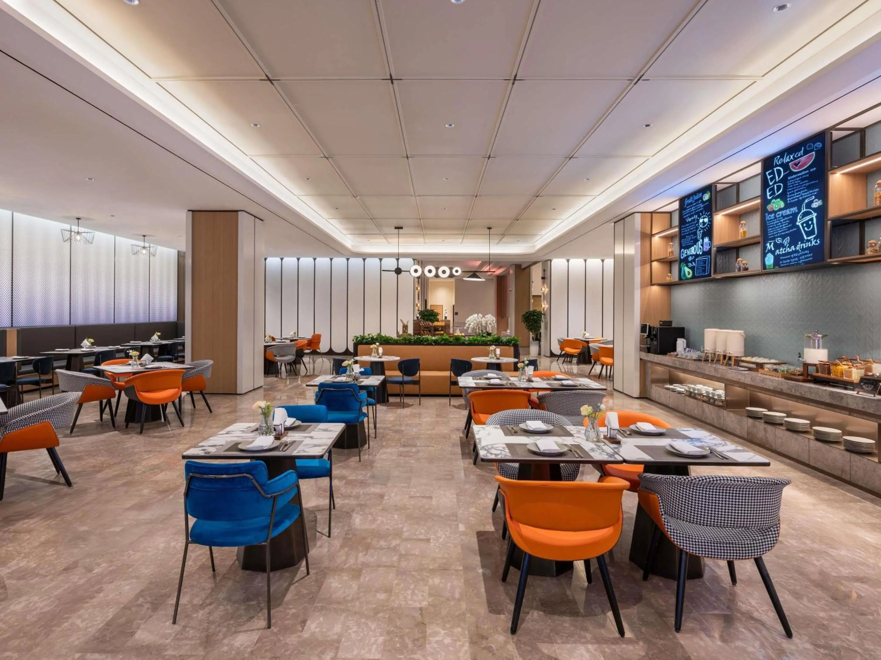 Restaurant/places to eat in Novotel Shanghai Hongqiao International Airport