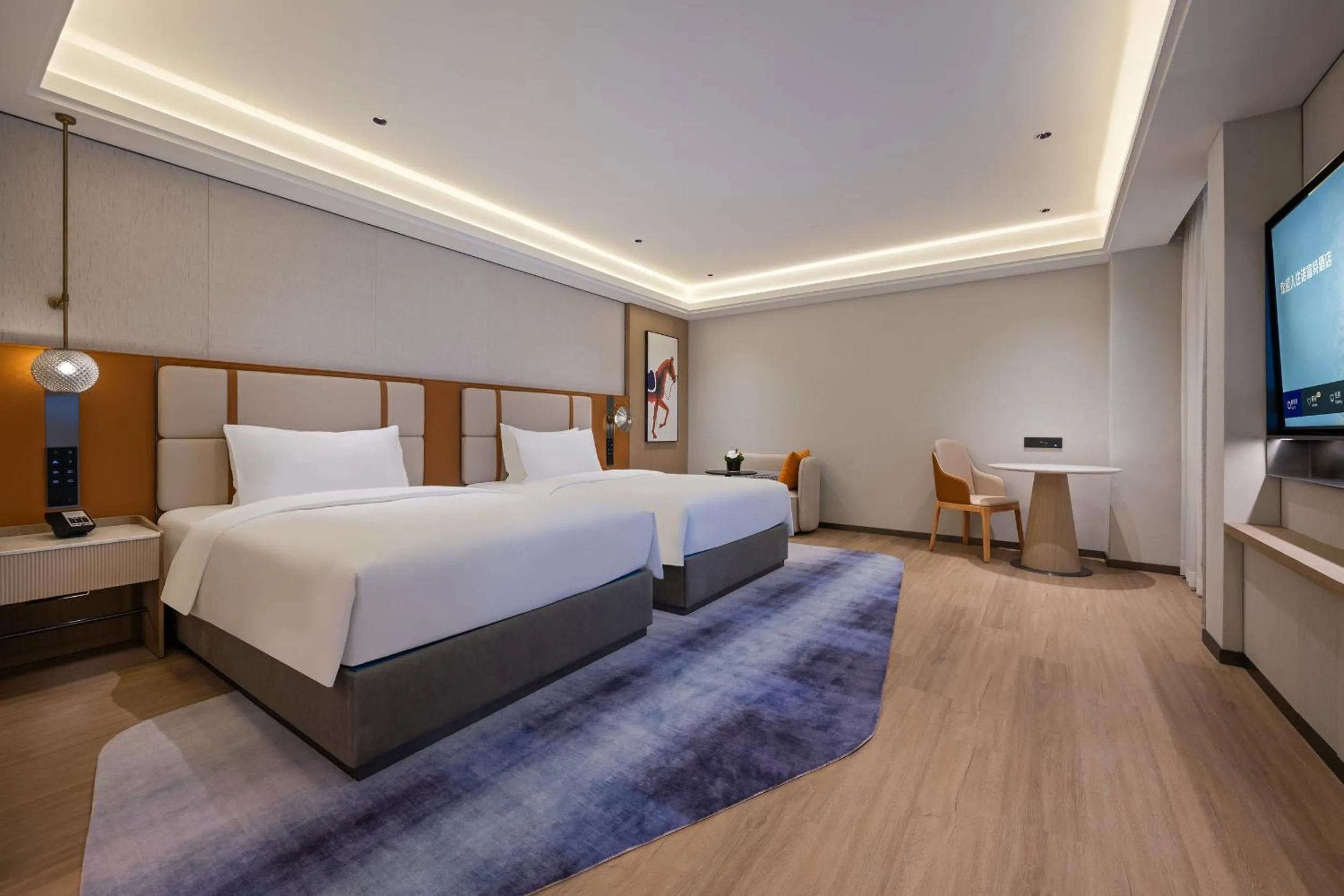 Photo of the whole room, Bed in Novotel Shanghai Hongqiao International Airport