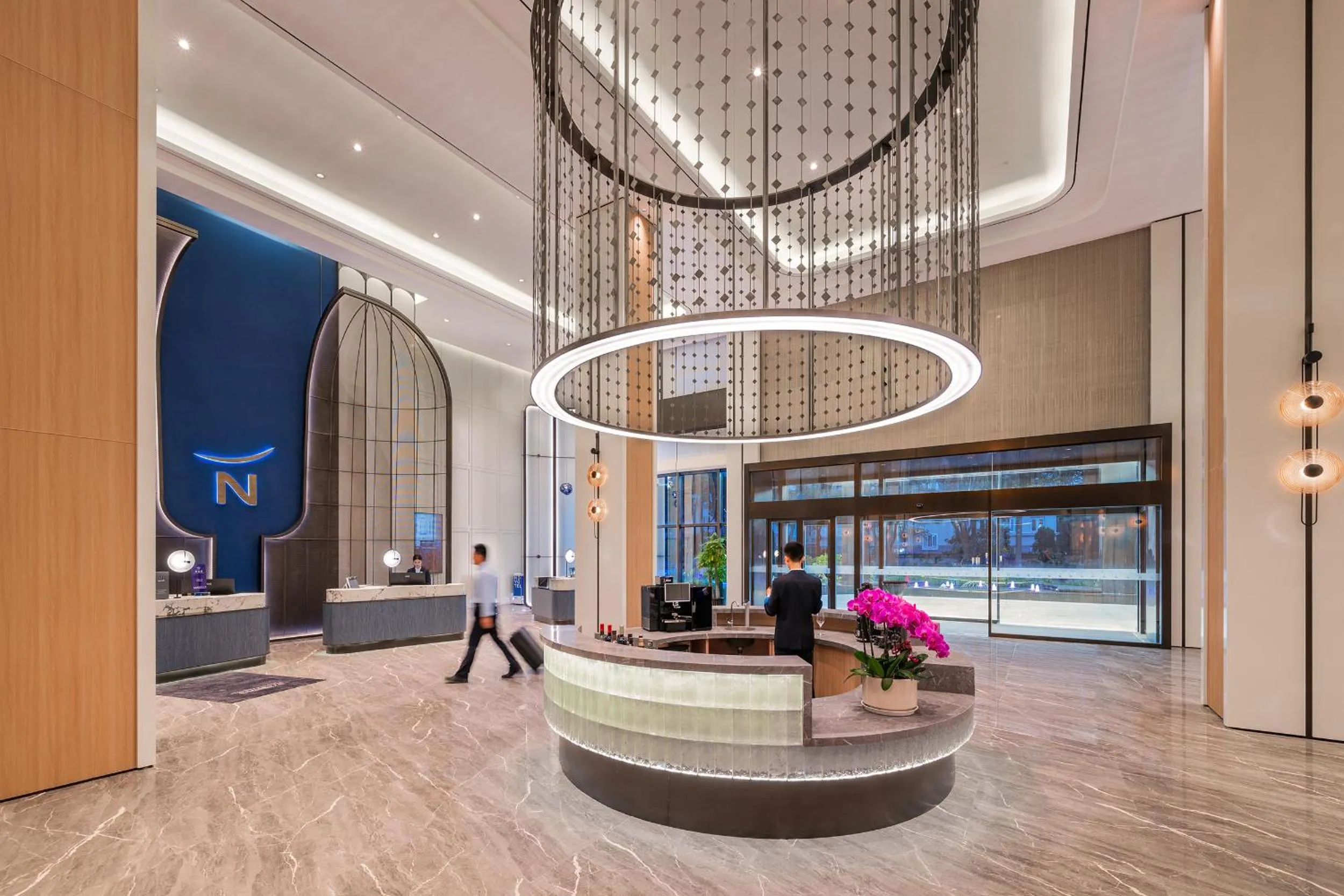 Lobby or reception in Novotel Shanghai Hongqiao International Airport