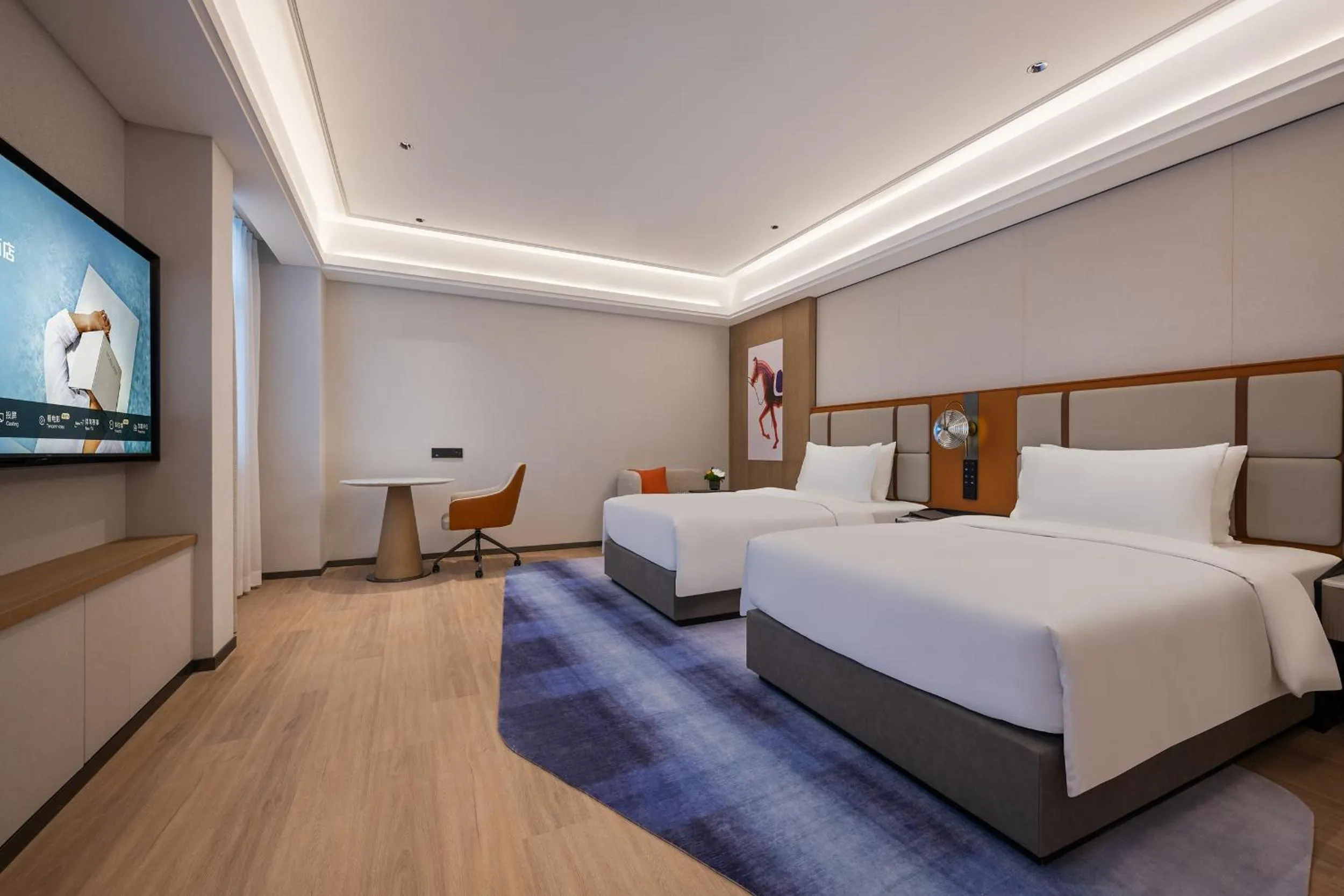 Photo of the whole room, Bed in Novotel Shanghai Hongqiao International Airport