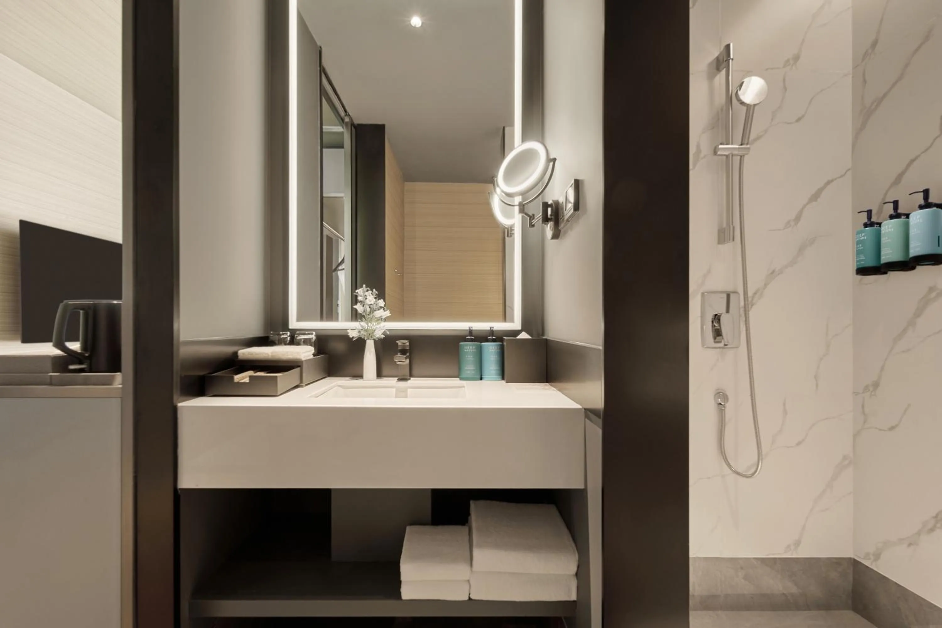 Shower in Novotel Yinchuan Lanxigu