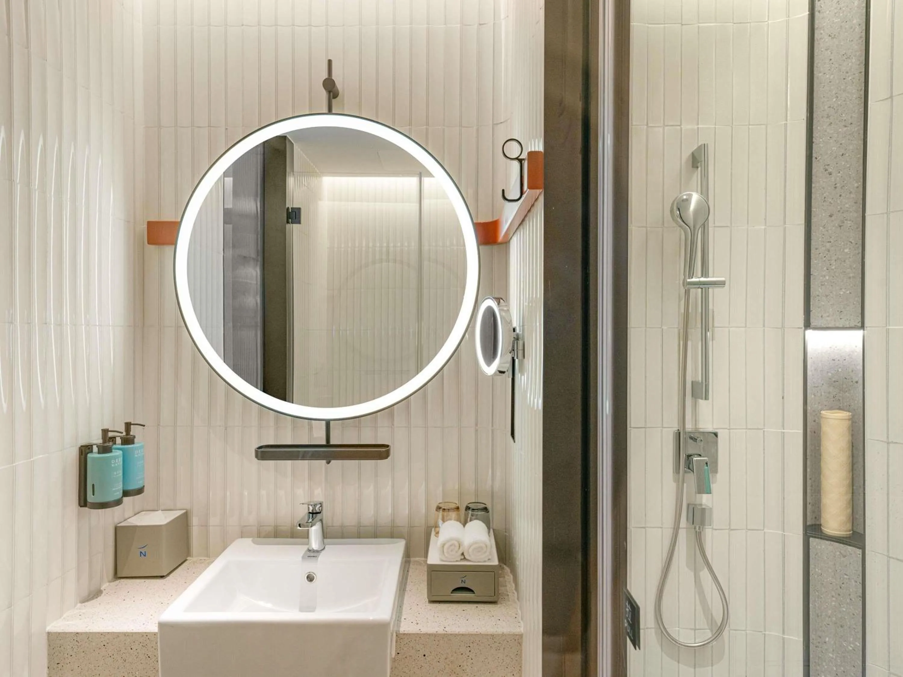 Superior Room with Two Single Beds and Lake View in Novotel Huzhou South Taihu Lake