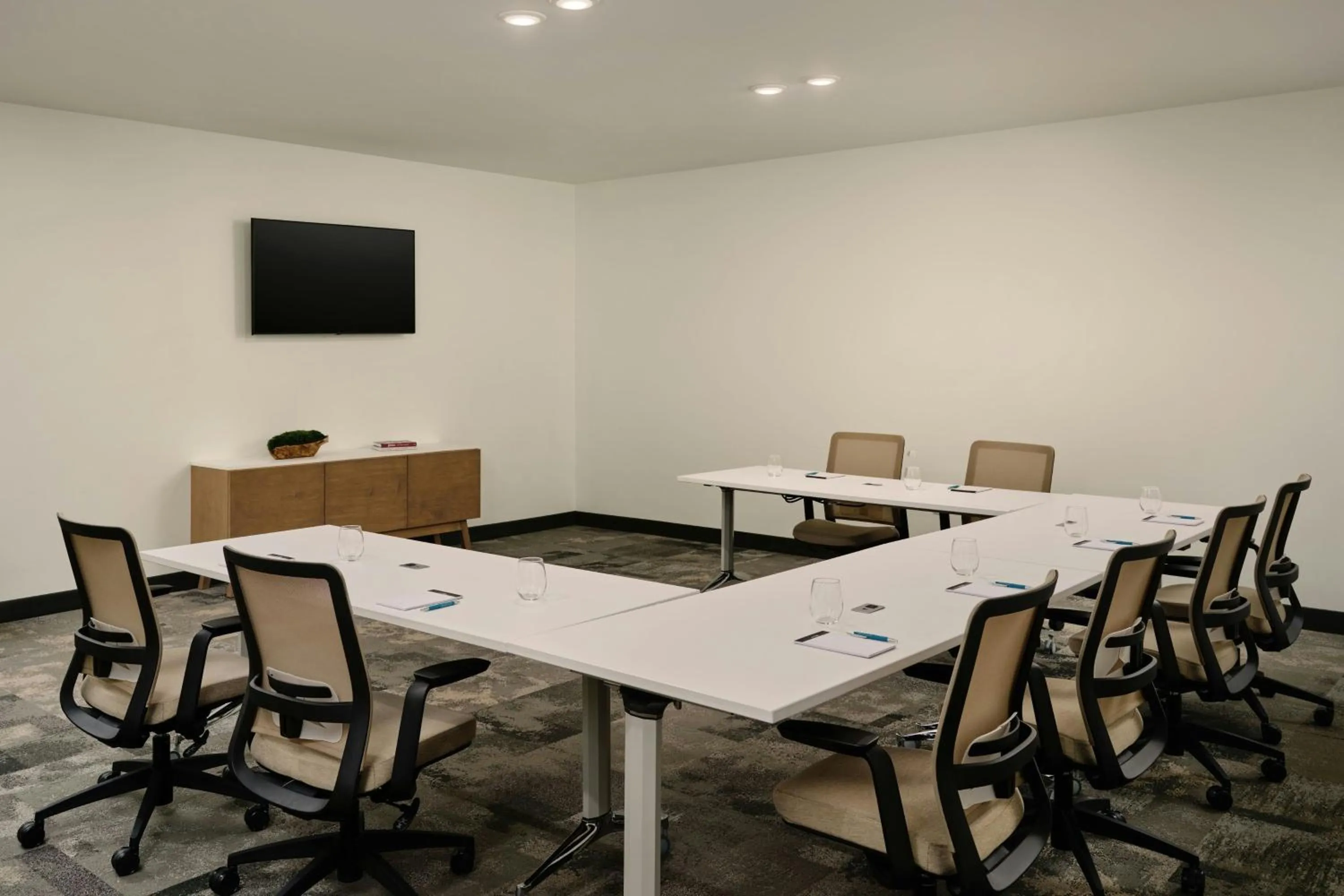 Meeting/conference room in Element Pooler Savannah Airport