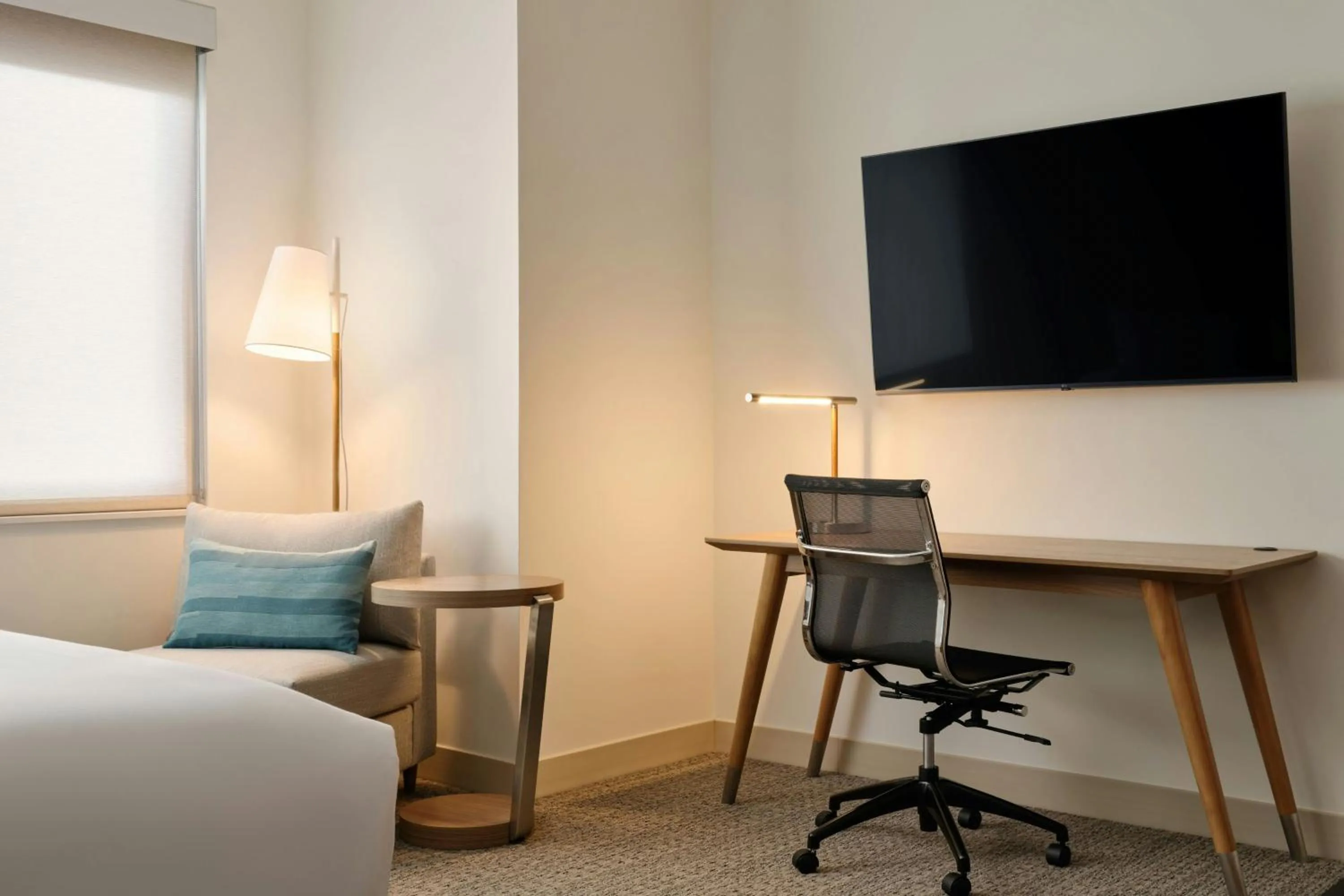 Photo of the whole room, Bed in Element Pooler Savannah Airport