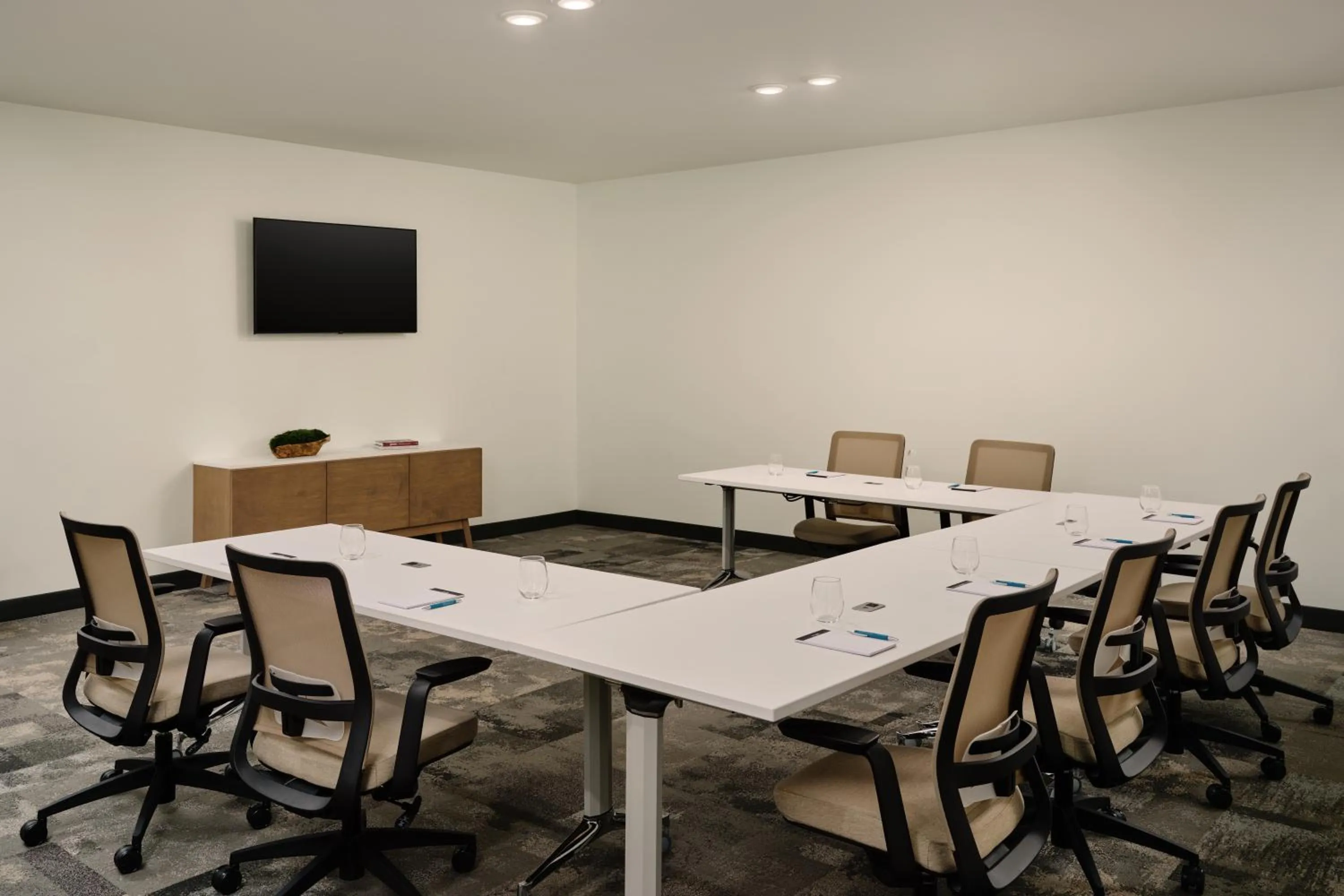 Meeting/conference room in Element Pooler Savannah Airport